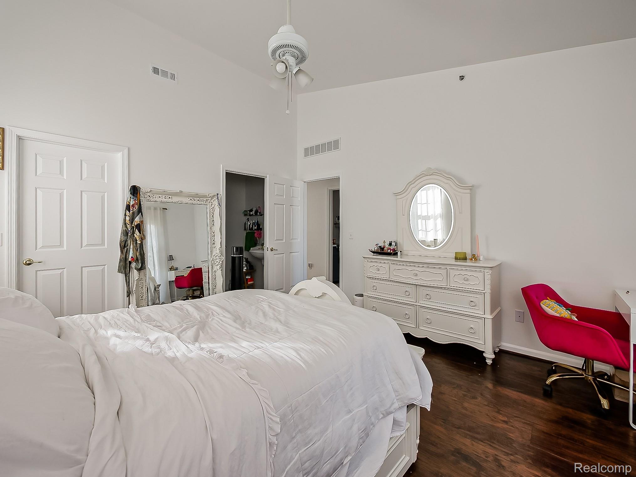 14520 Vauxhall Property Photo 14