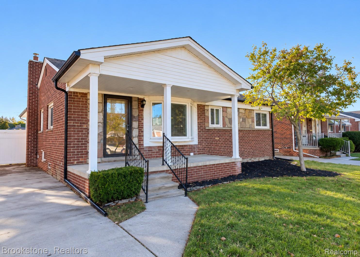 15435 Cameron Street Property Photo 1