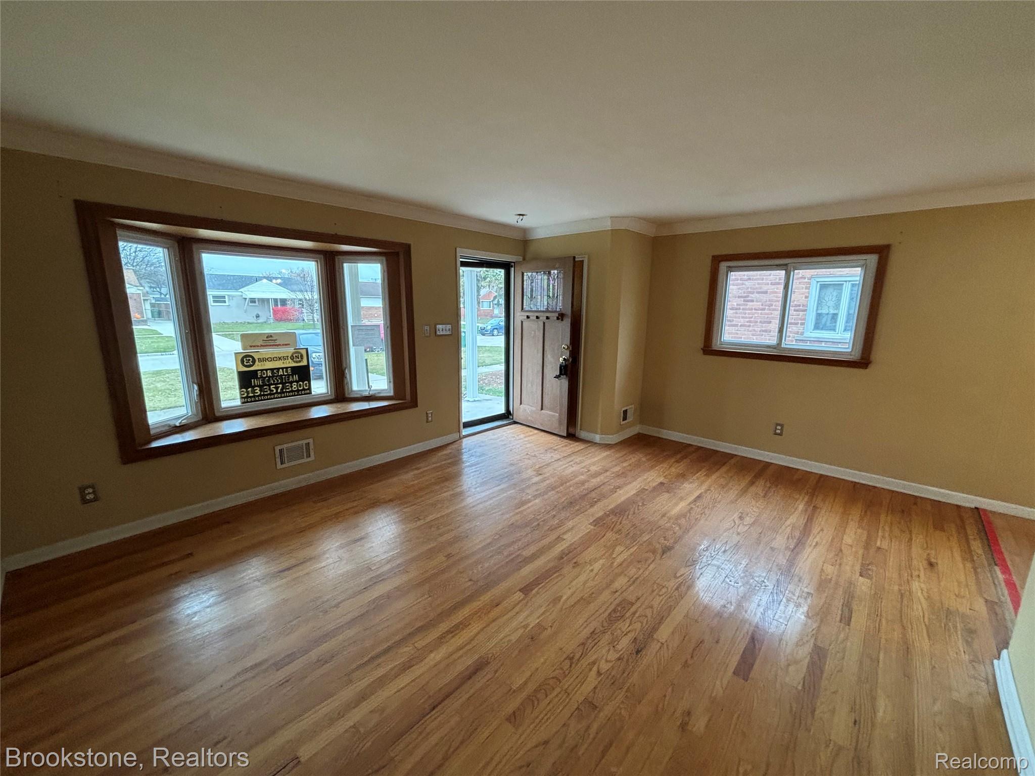 15435 Cameron Street Property Photo 3