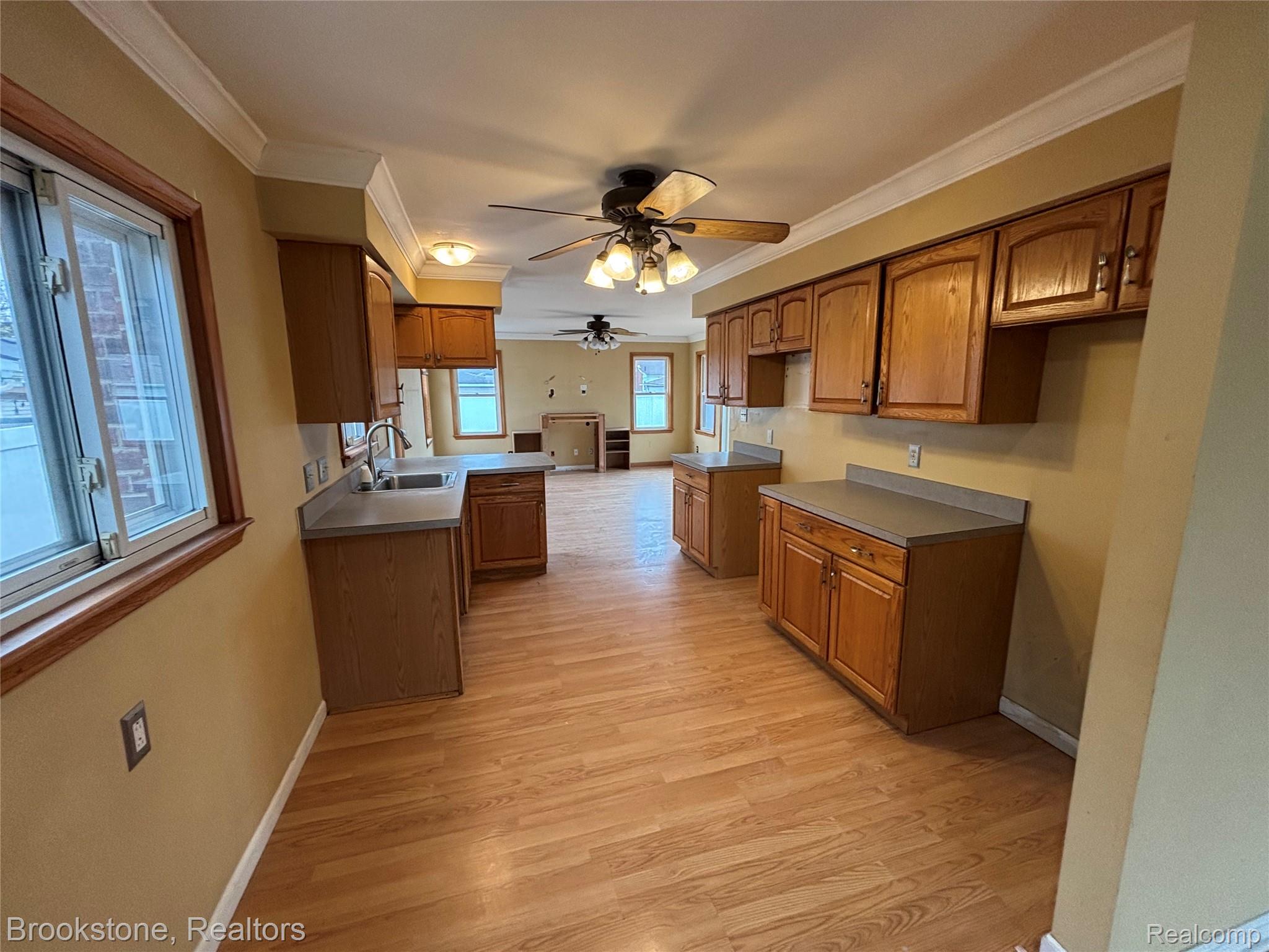 15435 Cameron Street Property Photo 4