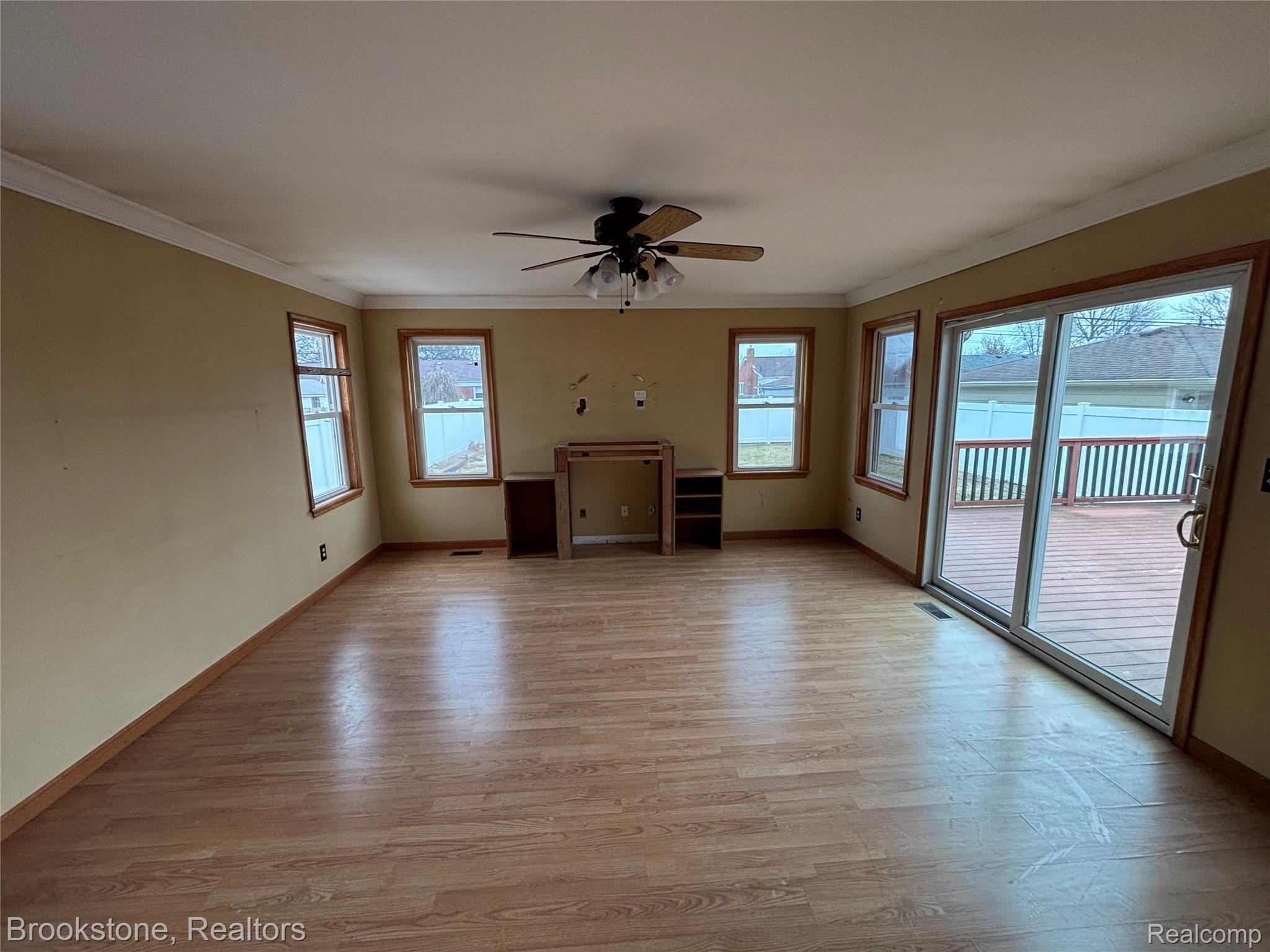 15435 Cameron Street Property Photo 5