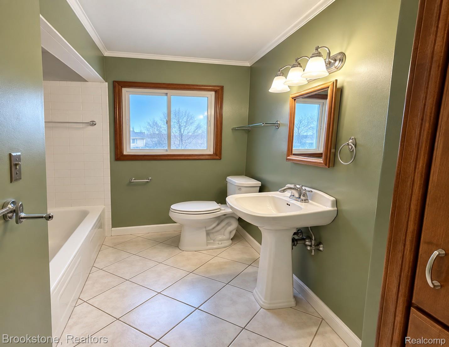 15435 Cameron Street Property Photo 8