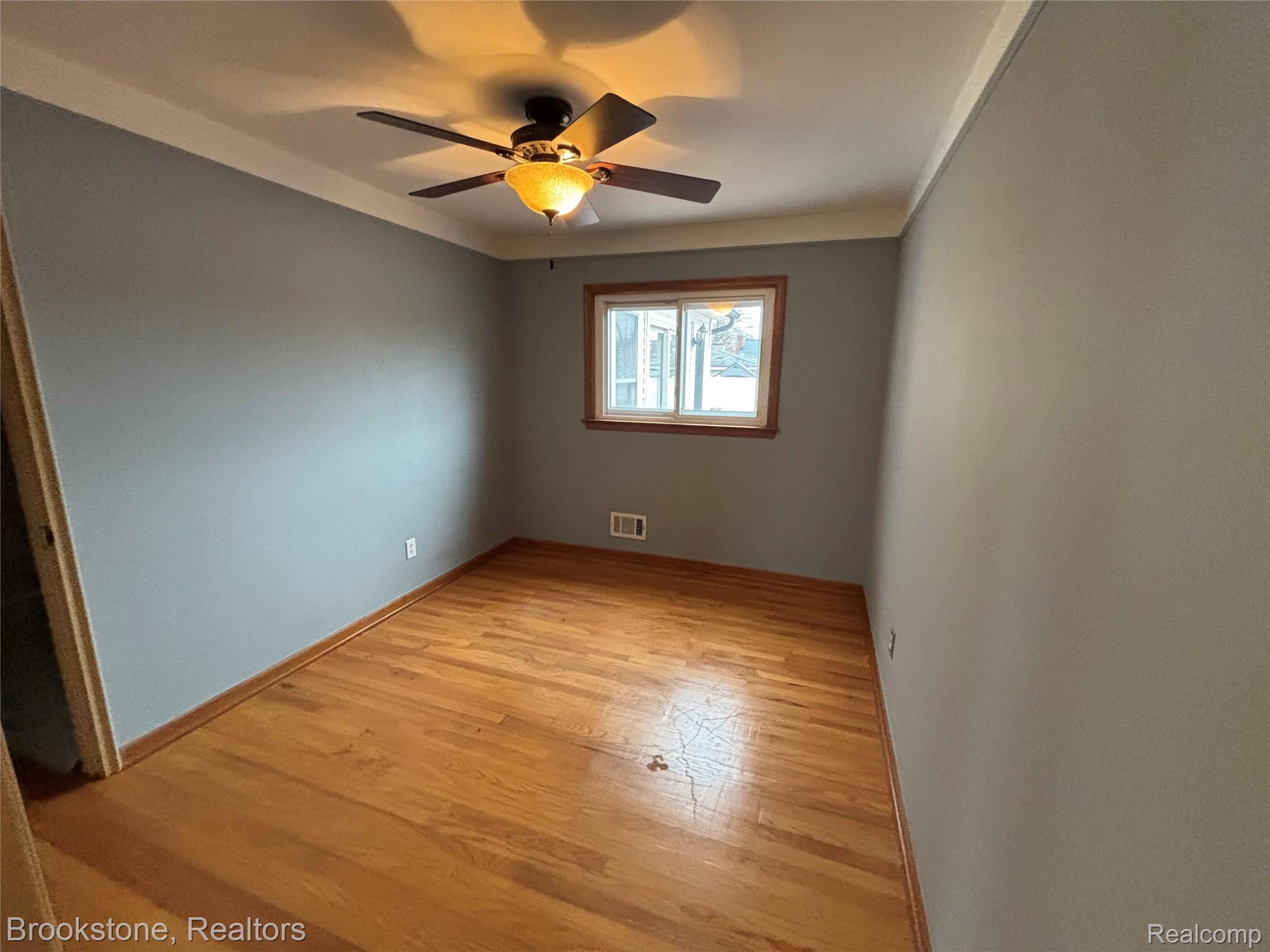 15435 Cameron Street Property Photo 9