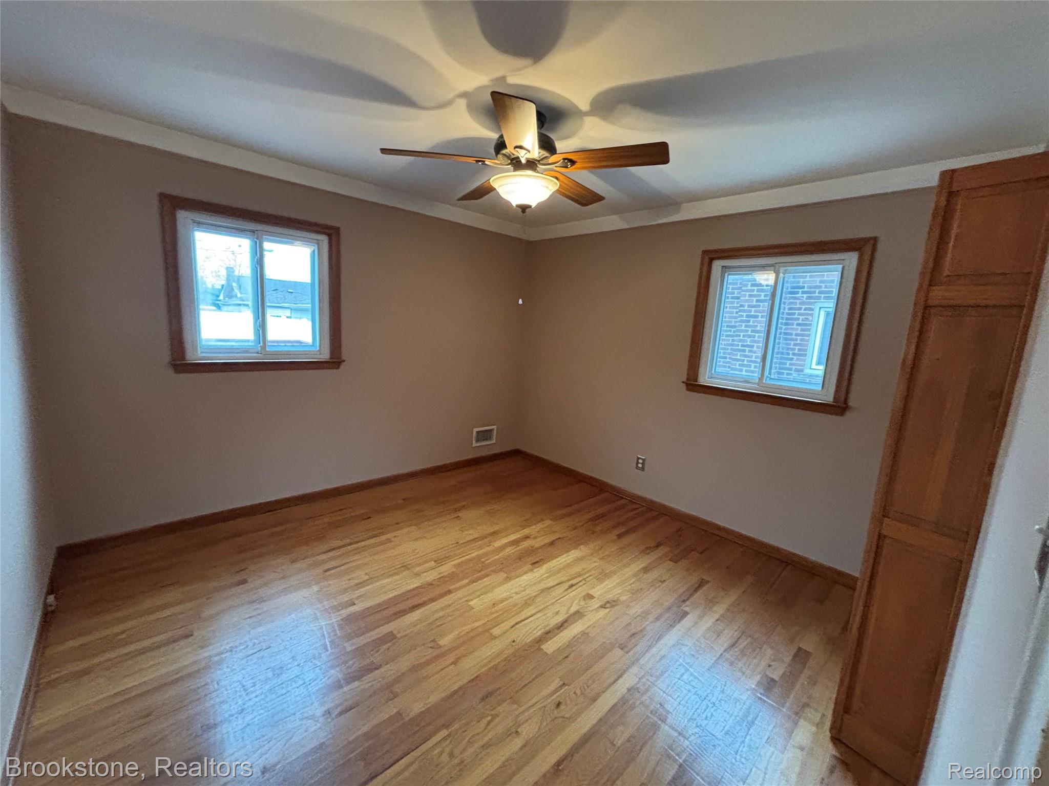 15435 Cameron Street Property Photo 10