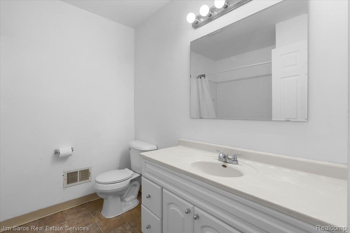 3387 Ewald Circle Property Photo 9