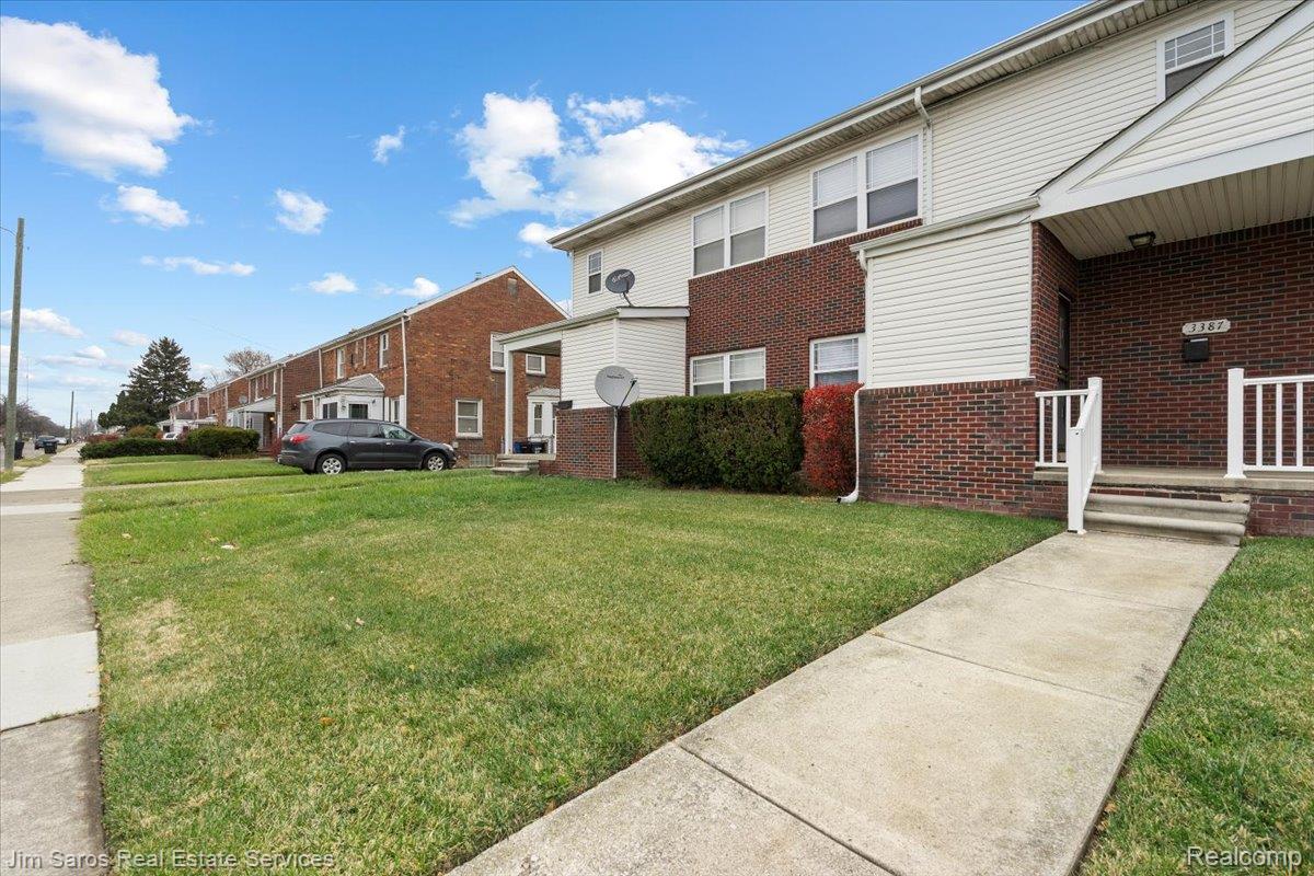 3387 Ewald Circle Property Photo 17