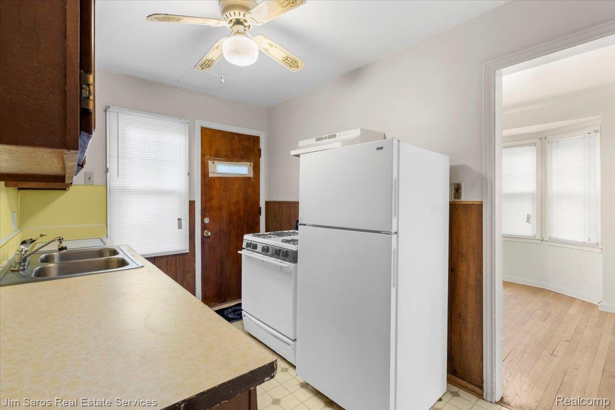 2039 Ewald Circle Property Photo 4