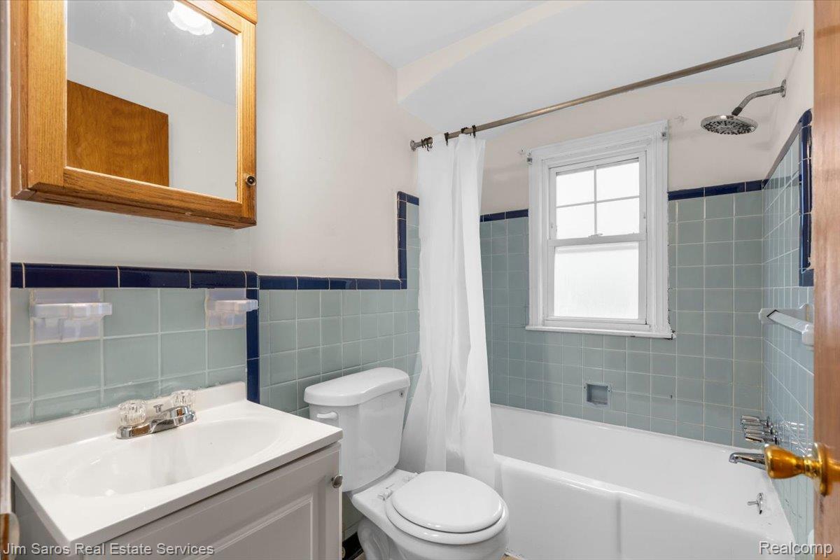 2039 Ewald Circle Property Photo 9