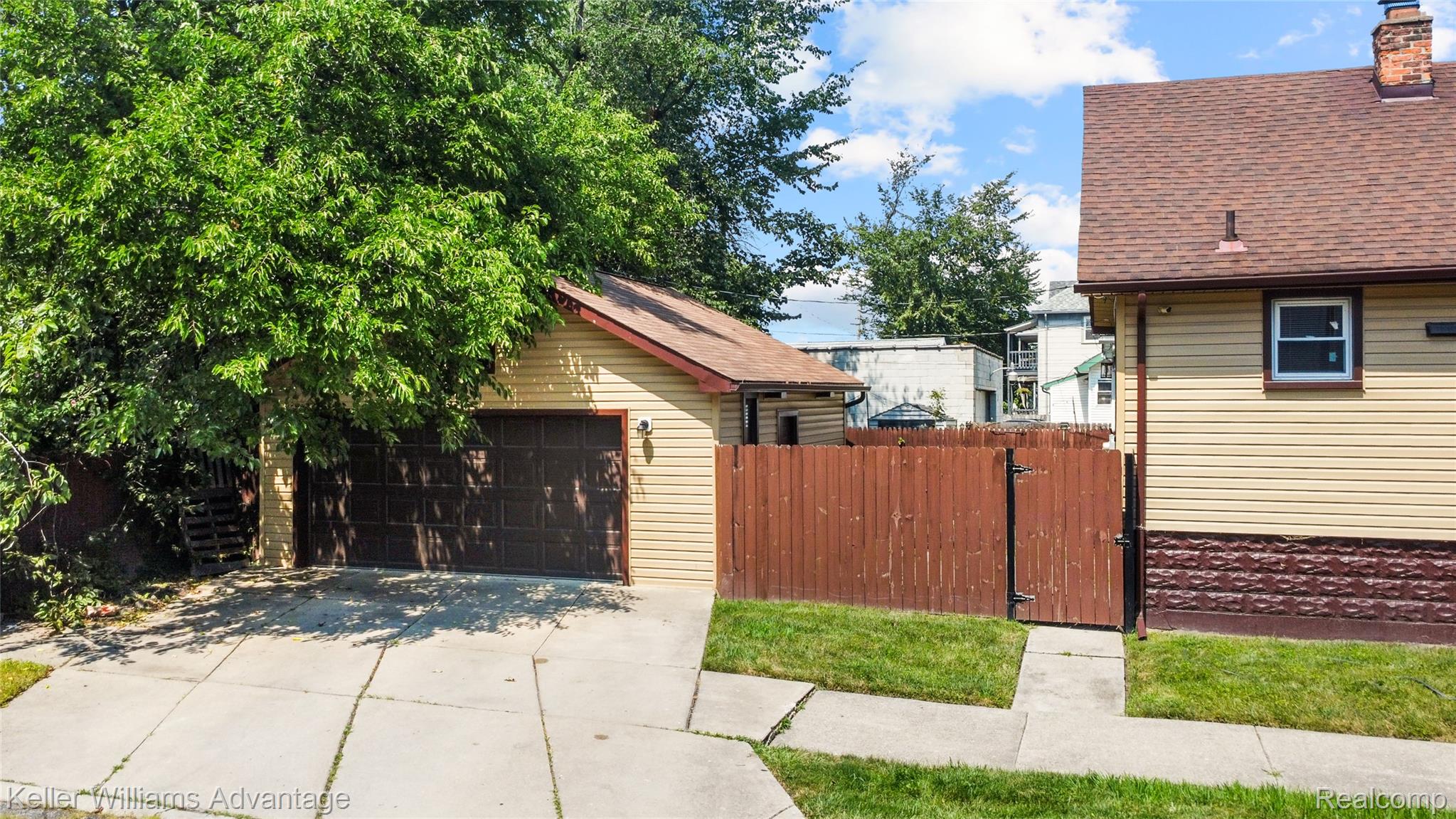 1449 Wayburn Street Property Photo 3