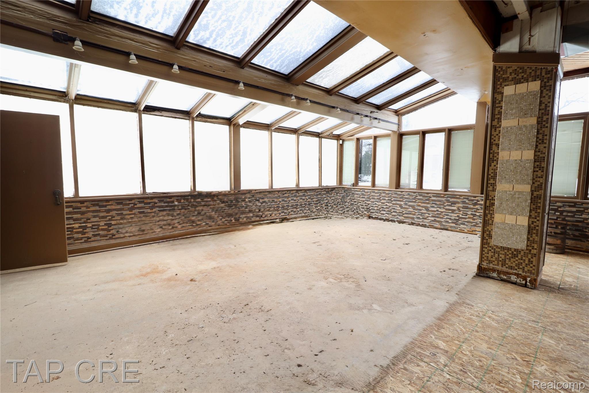 8902 Second Property Photo 10
