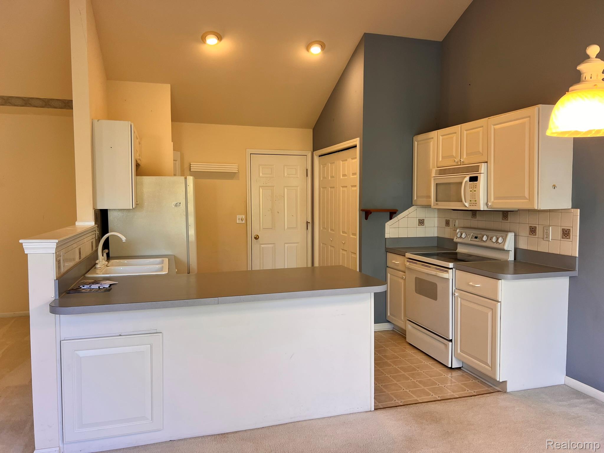 2078 W Ridge Drive 21 Property Photo 6