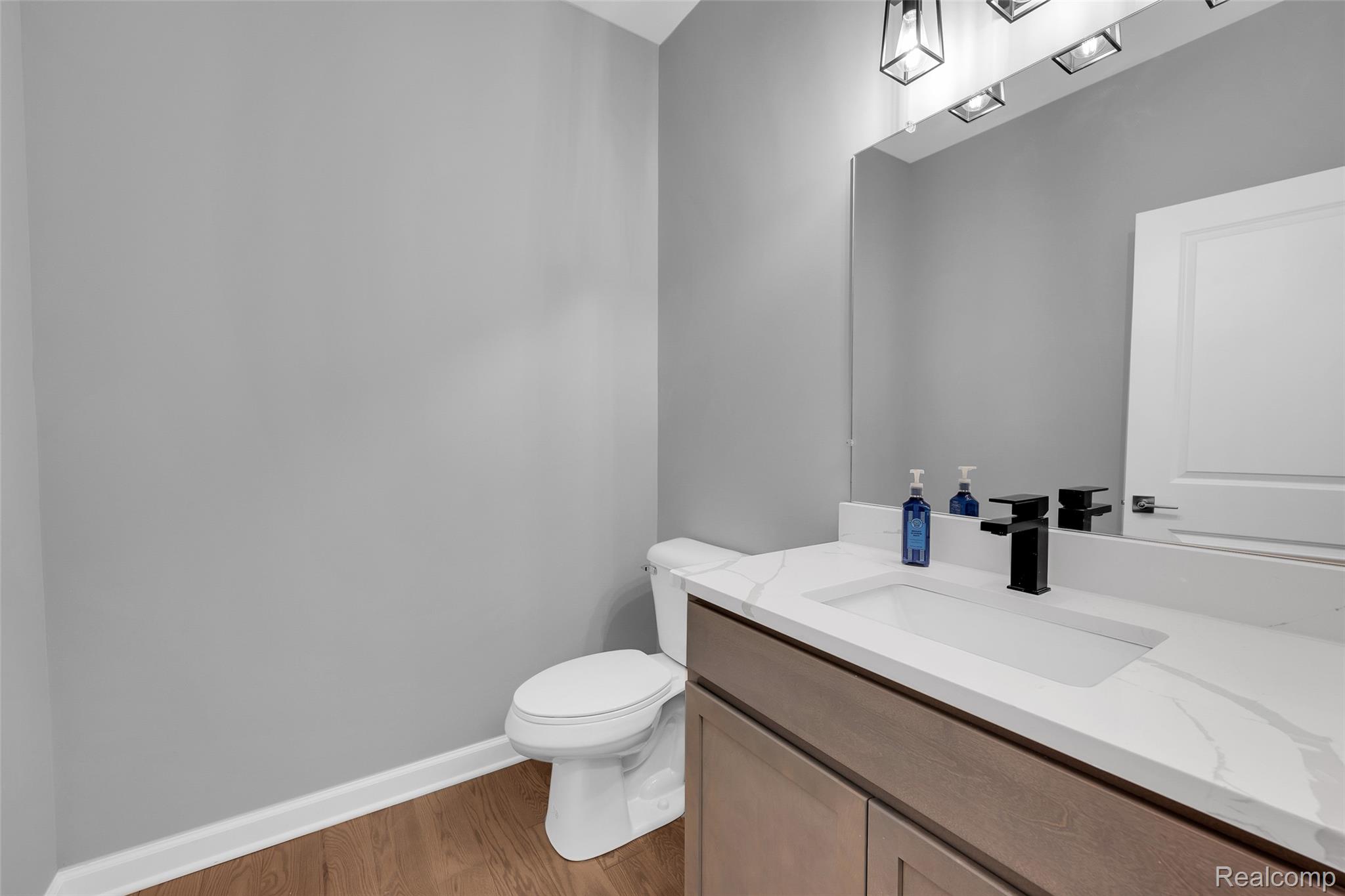 2239 Baltimore Lane Property Photo 5