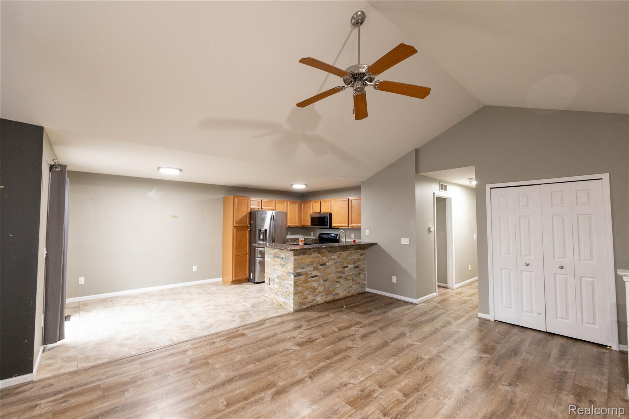 16066 Morningside Property Photo 5