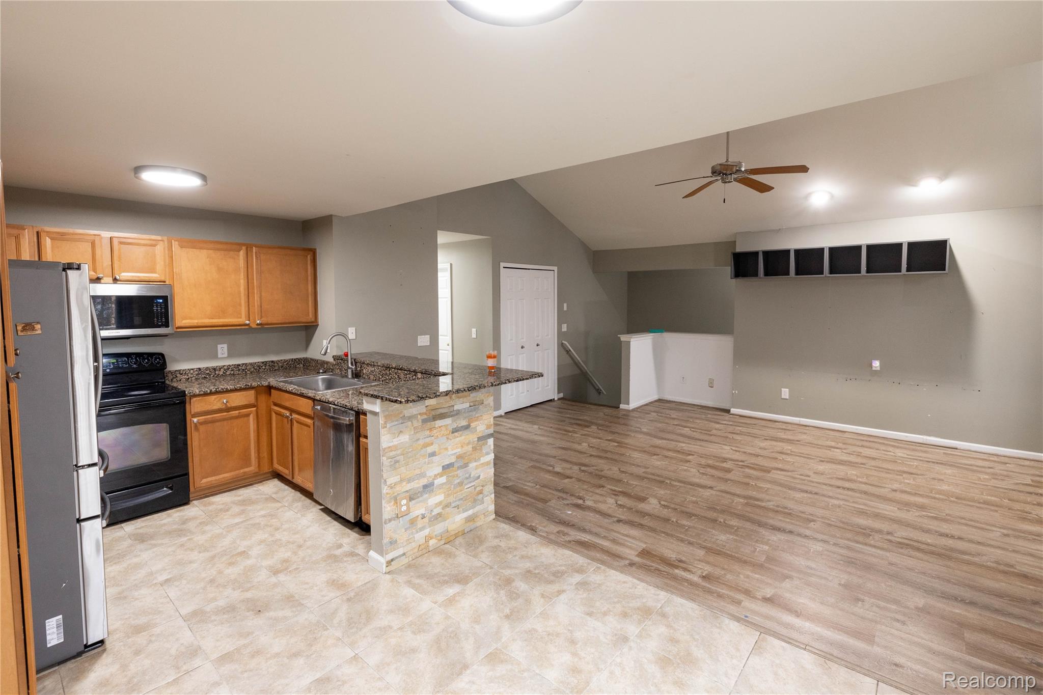 16066 Morningside Property Photo 7