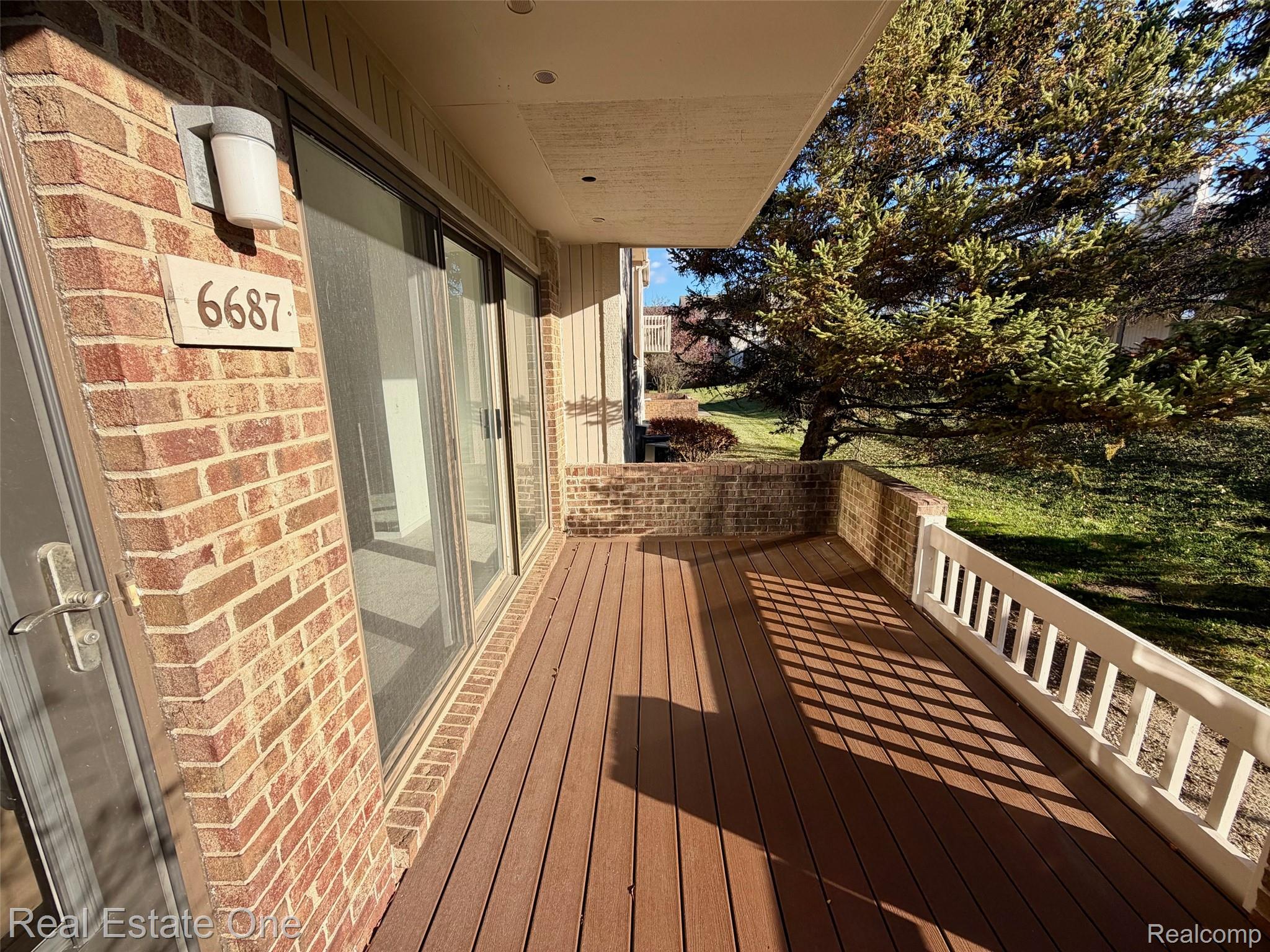 6687 Maple Lakes Drive Property Photo 1