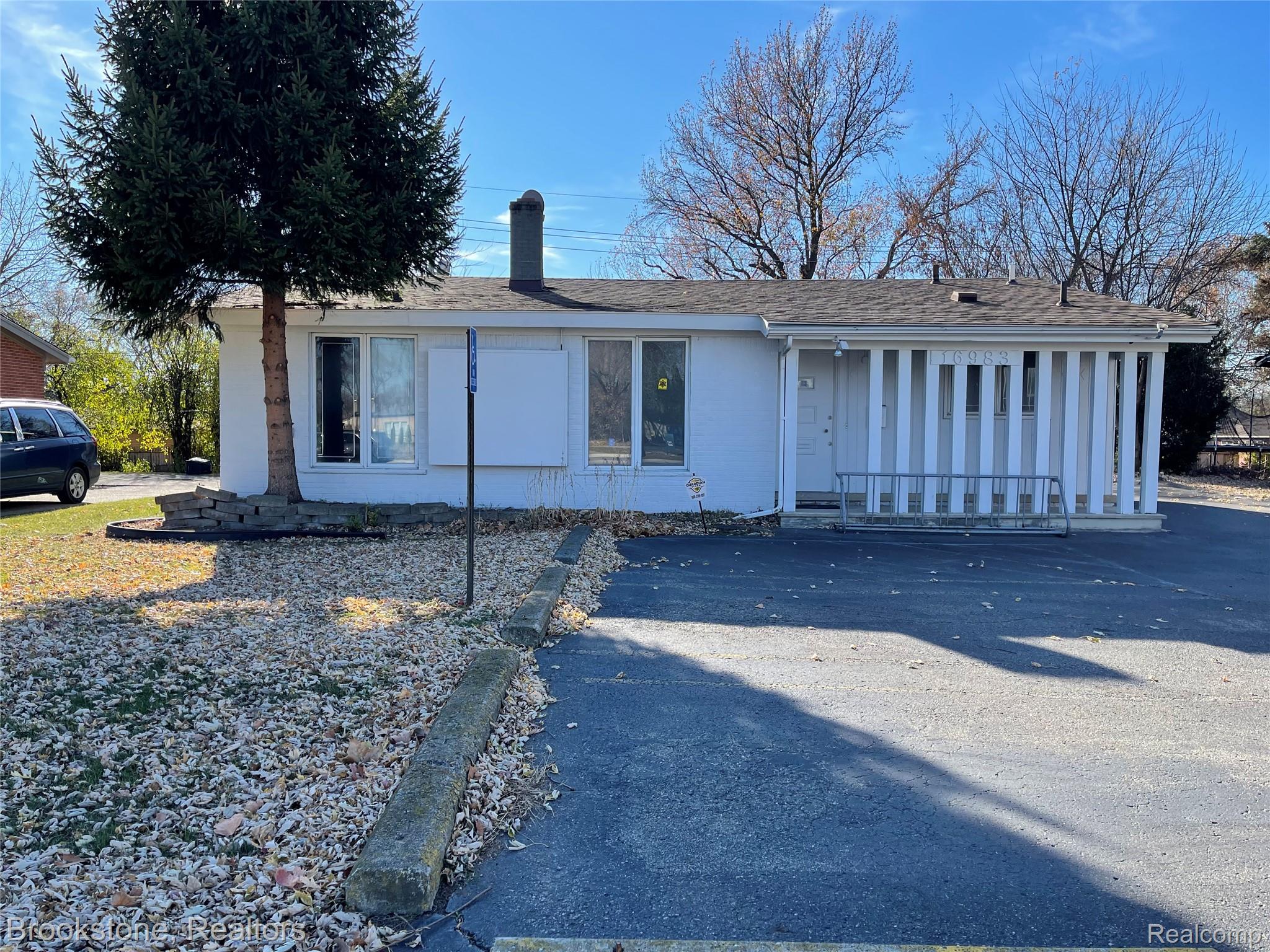 16983 W 10 Mile Road Property Photo 1