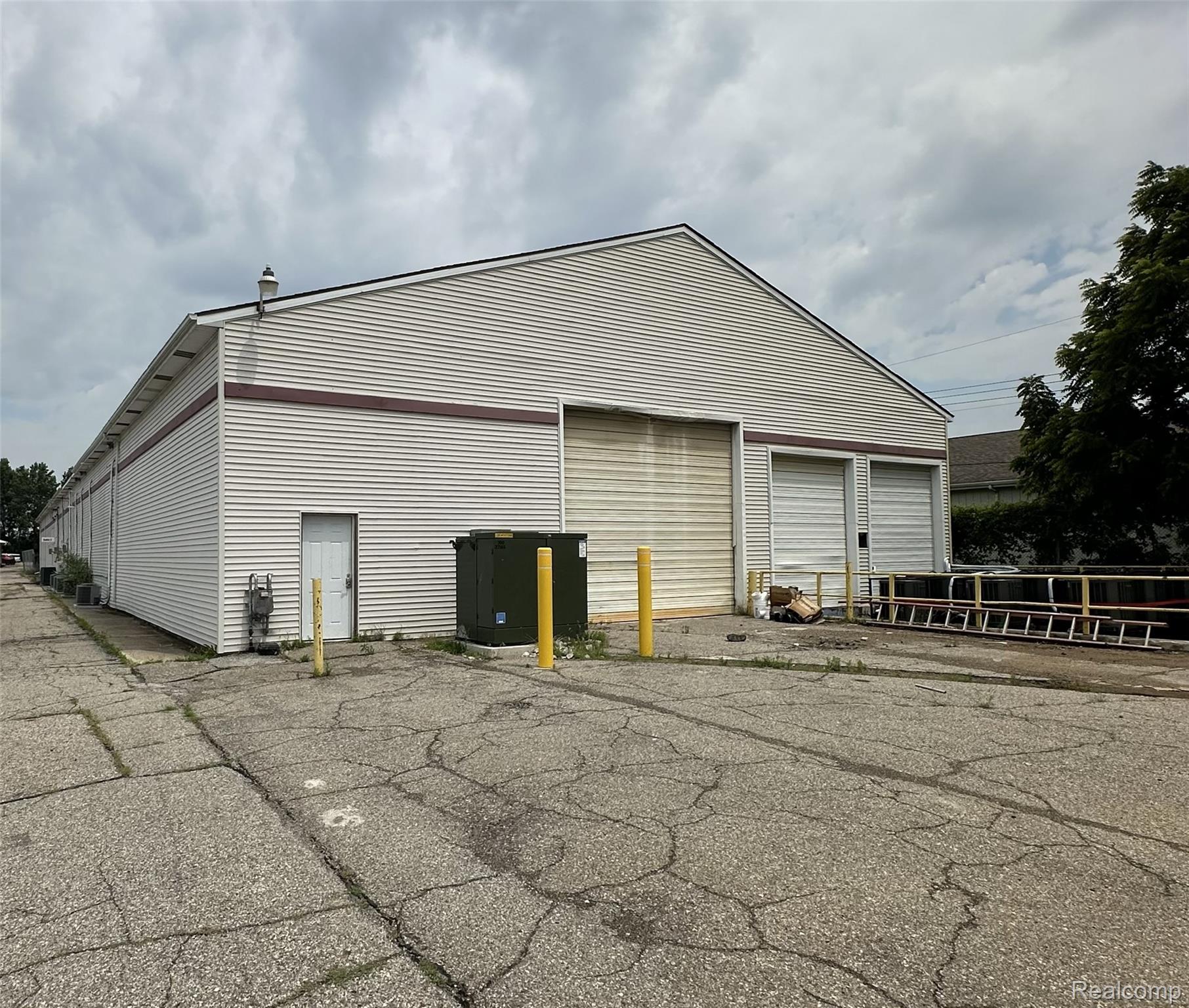 4600 N Grand River Avenue Property Photo 1