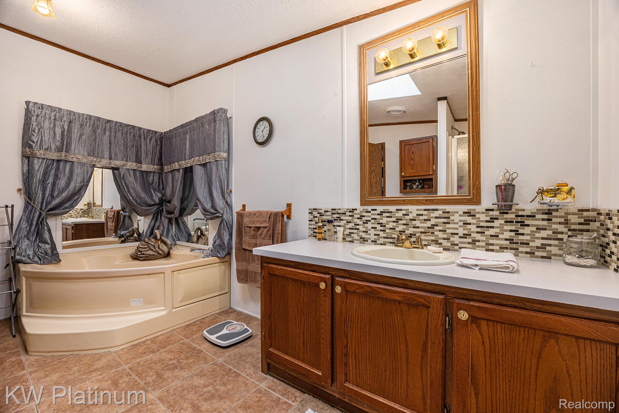 8042 Harbour Drive Property Photo 17