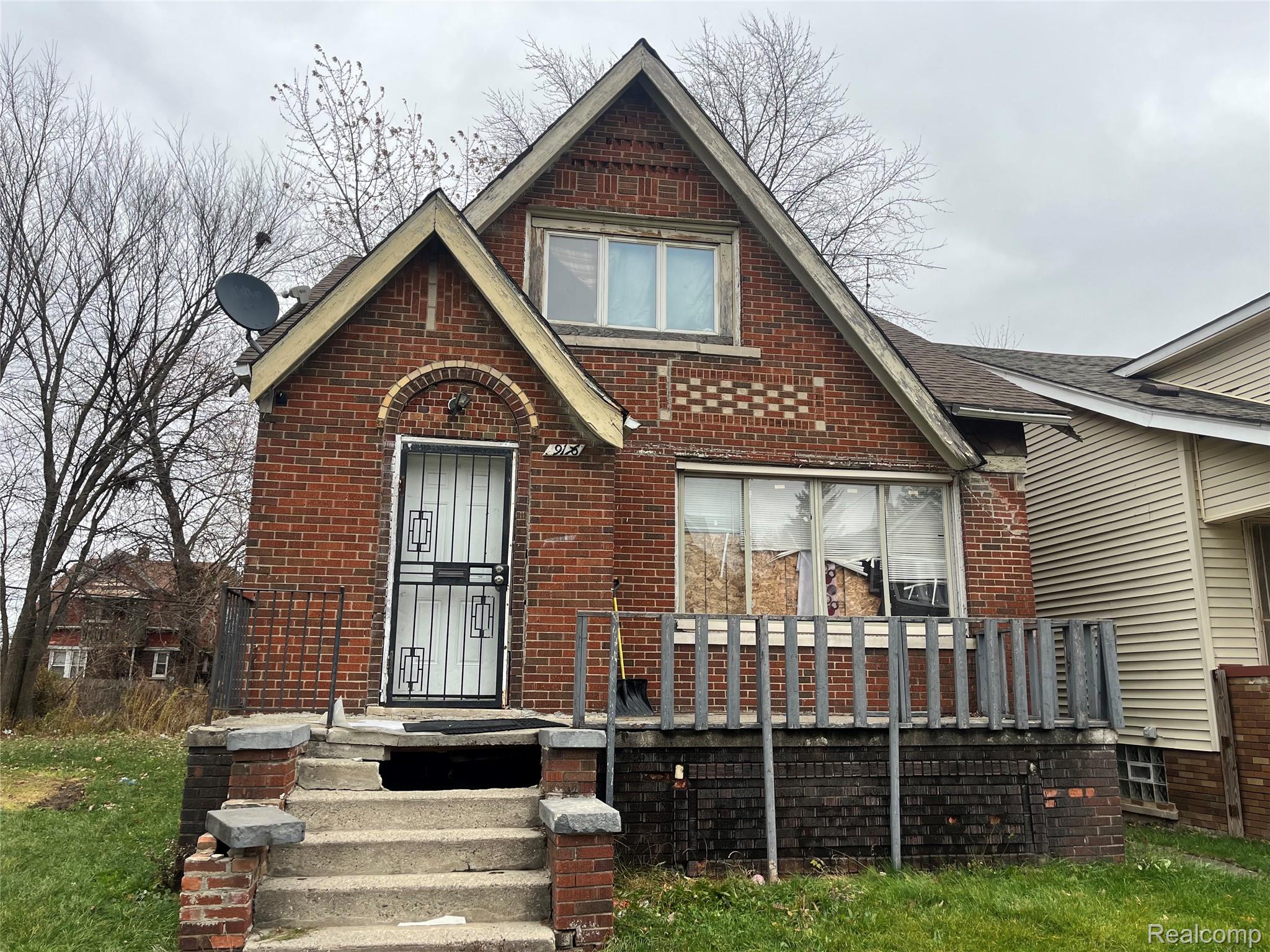 19176 Spencer Street Property Photo 1