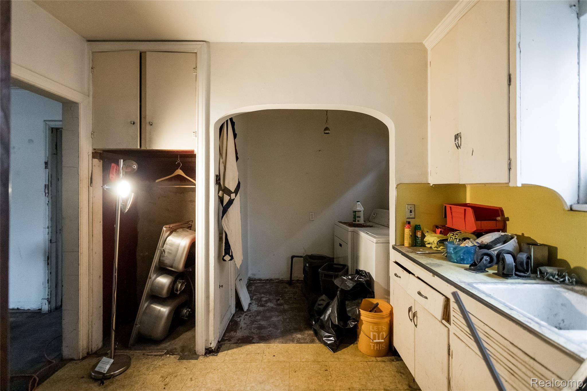 16766 Greenlawn Street Property Photo 10