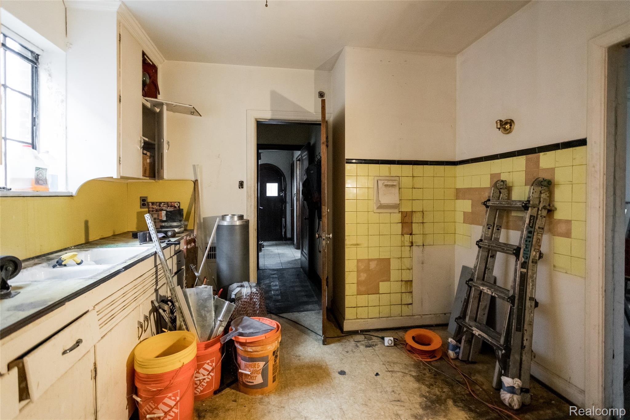 16766 Greenlawn Street Property Photo 11