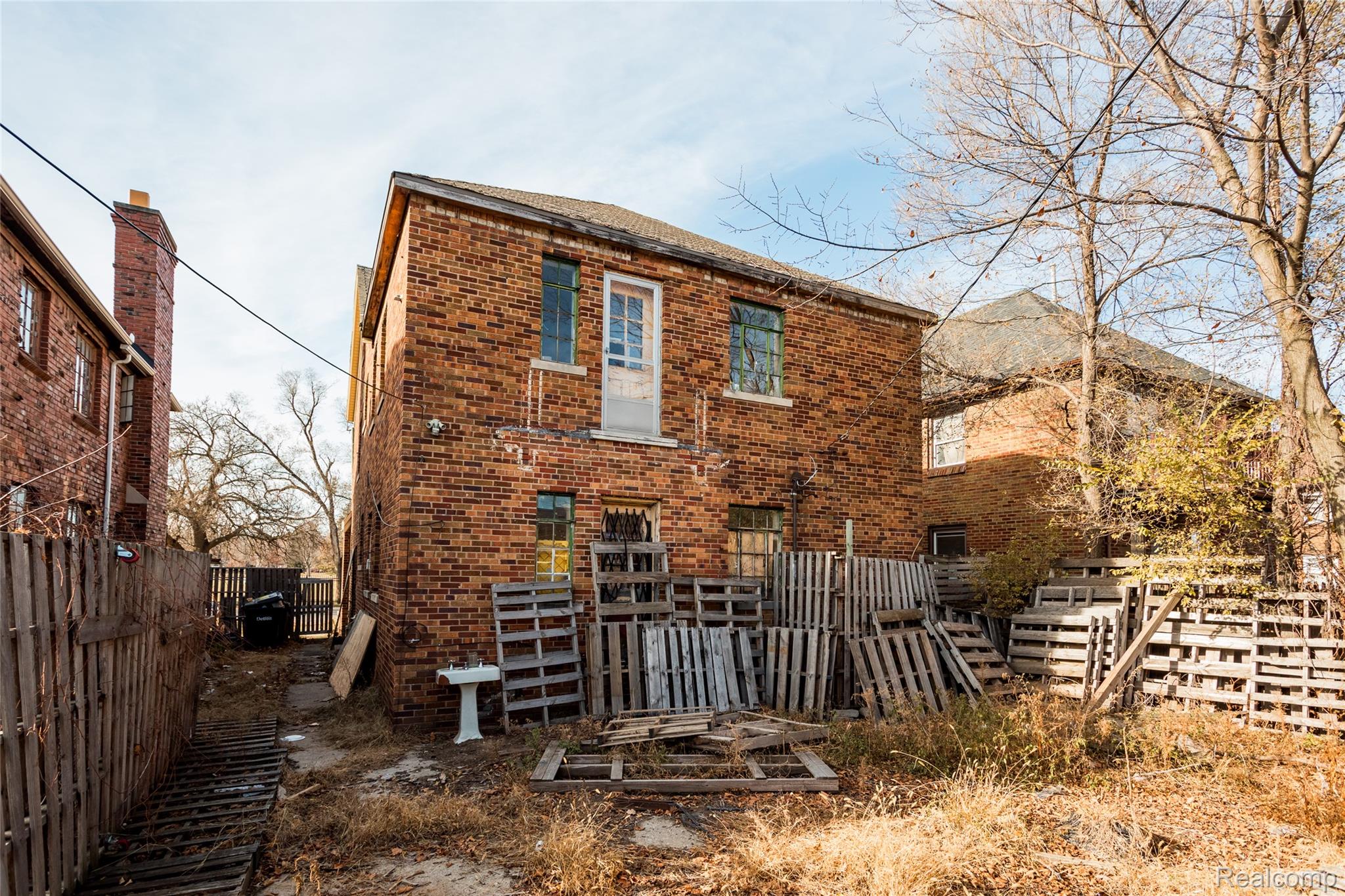 16766 Greenlawn Street Property Photo 4