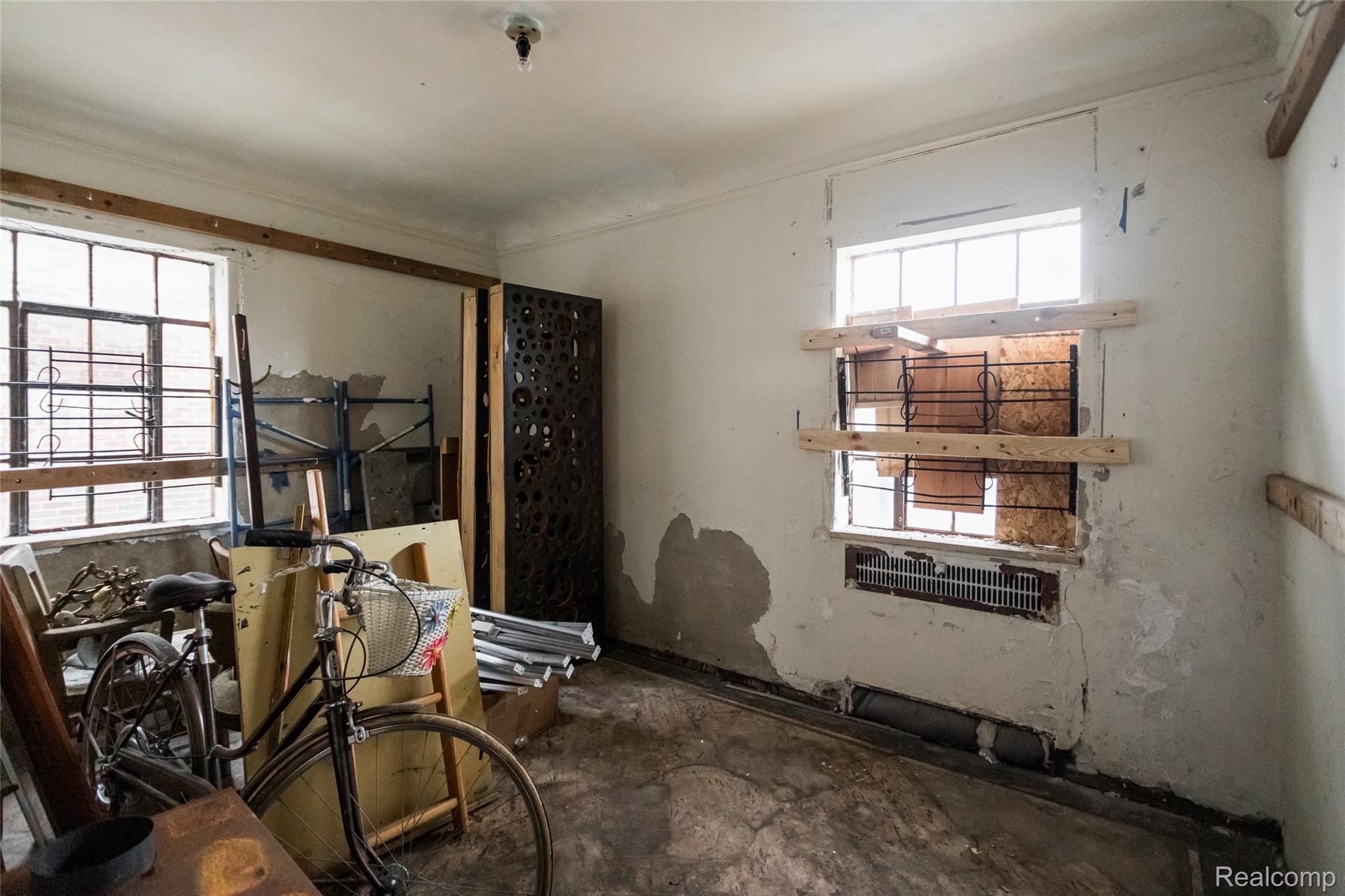 16766 Greenlawn Street Property Photo 12