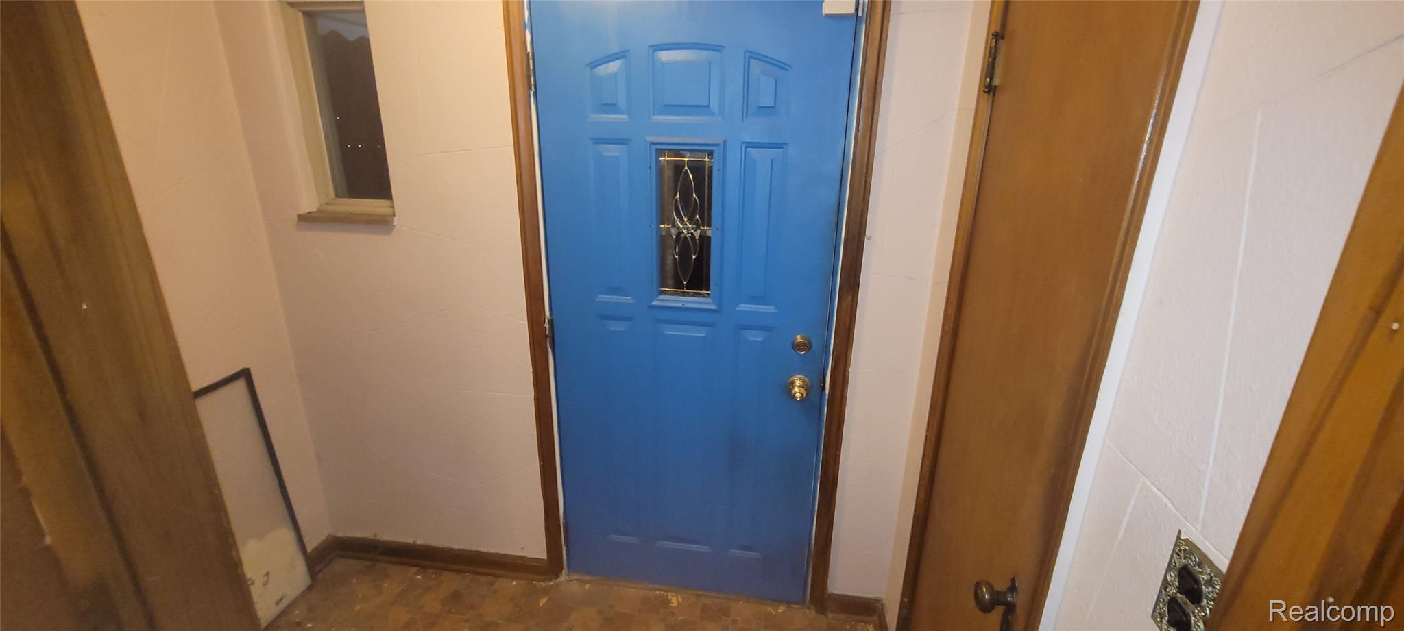 16660 Whitcomb Street Property Photo 2