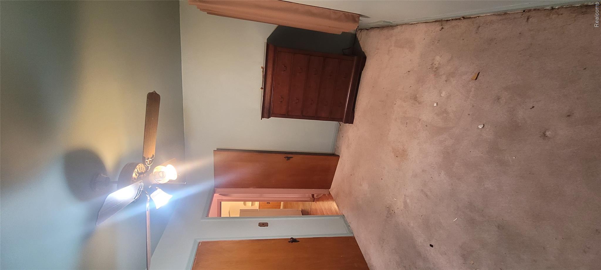 16660 Whitcomb Street Property Photo 8