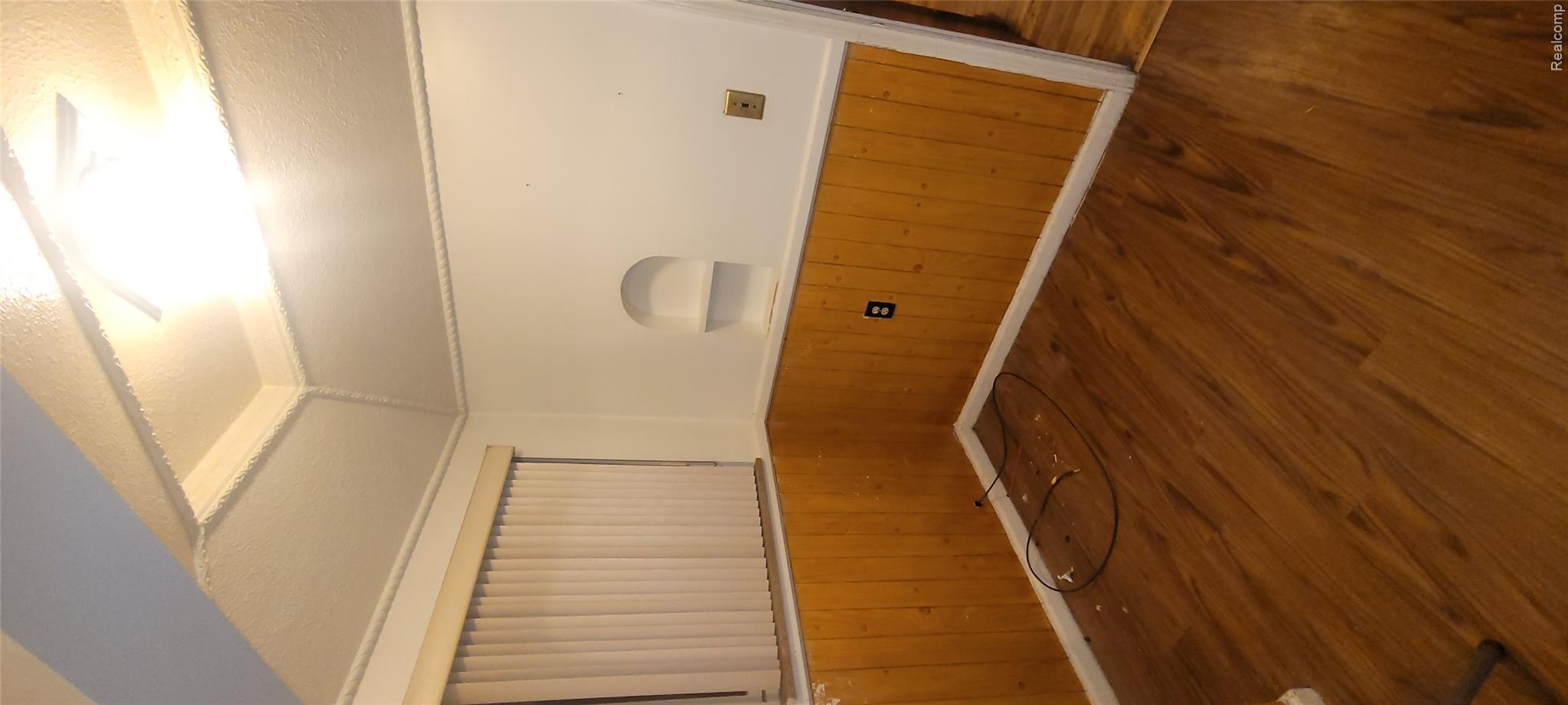 16660 Whitcomb Street Property Photo 12