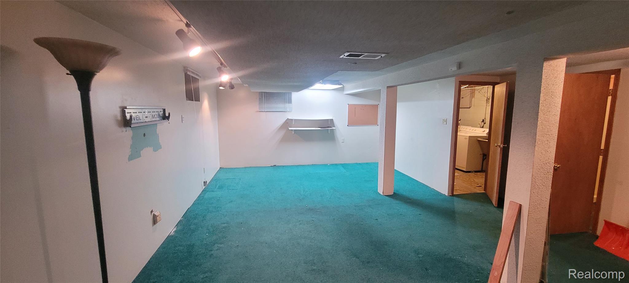 16660 Whitcomb Street Property Photo 20