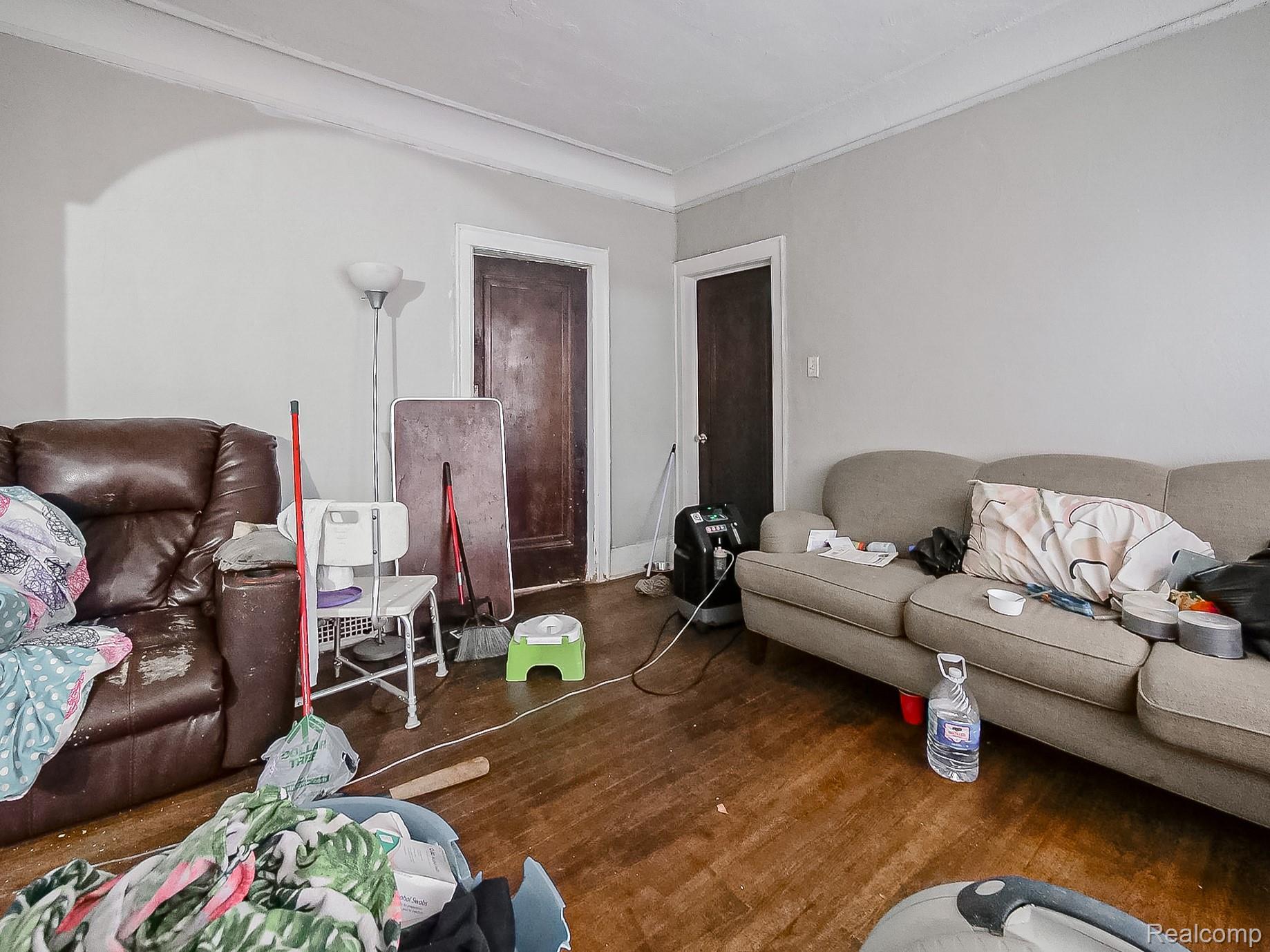 2209 Pasadena Street Property Photo 4