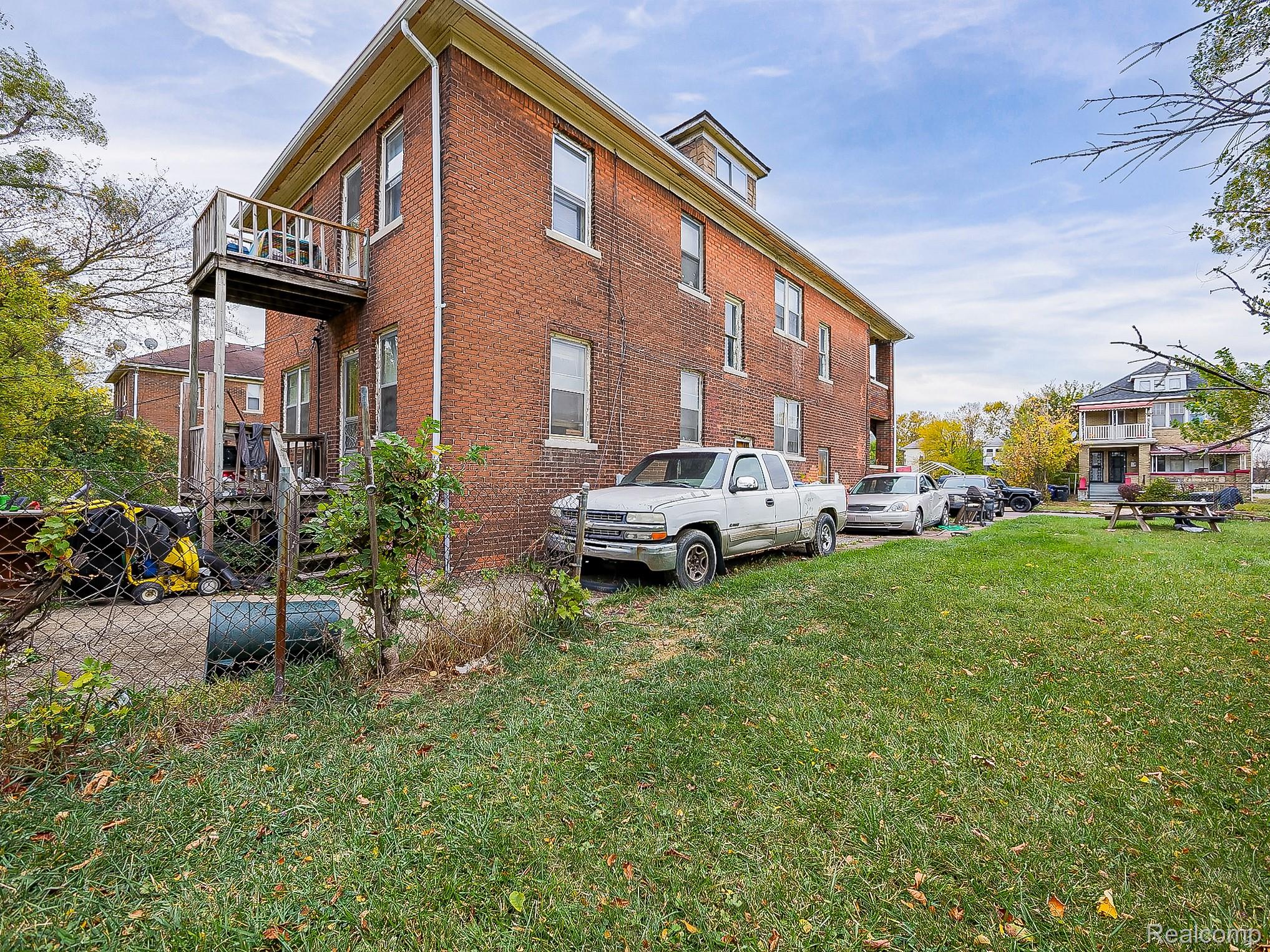 2209 Pasadena Street Property Photo 12