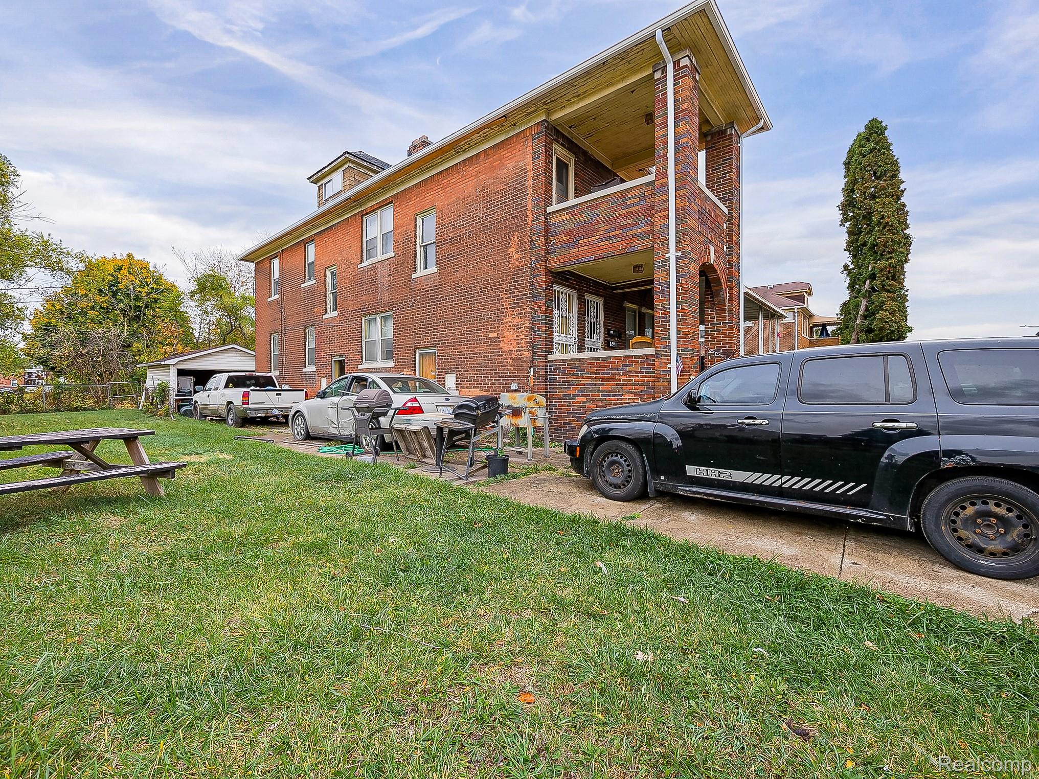 2209 Pasadena Street Property Photo 13