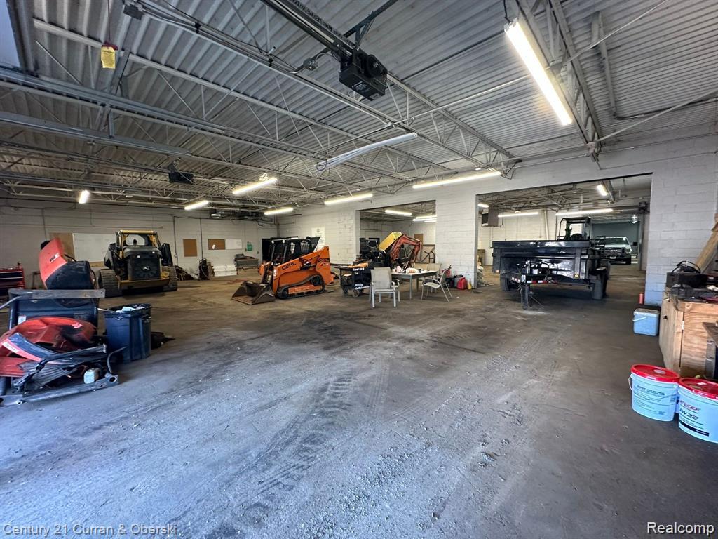 6252 Monroe Boulevard Property Photo 11