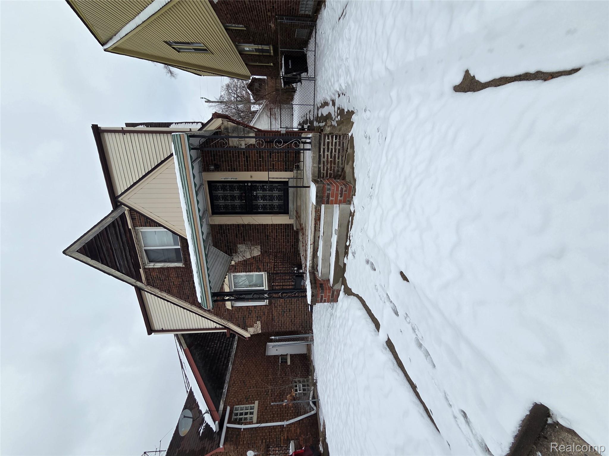 15736 Ohio Street Property Photo 1
