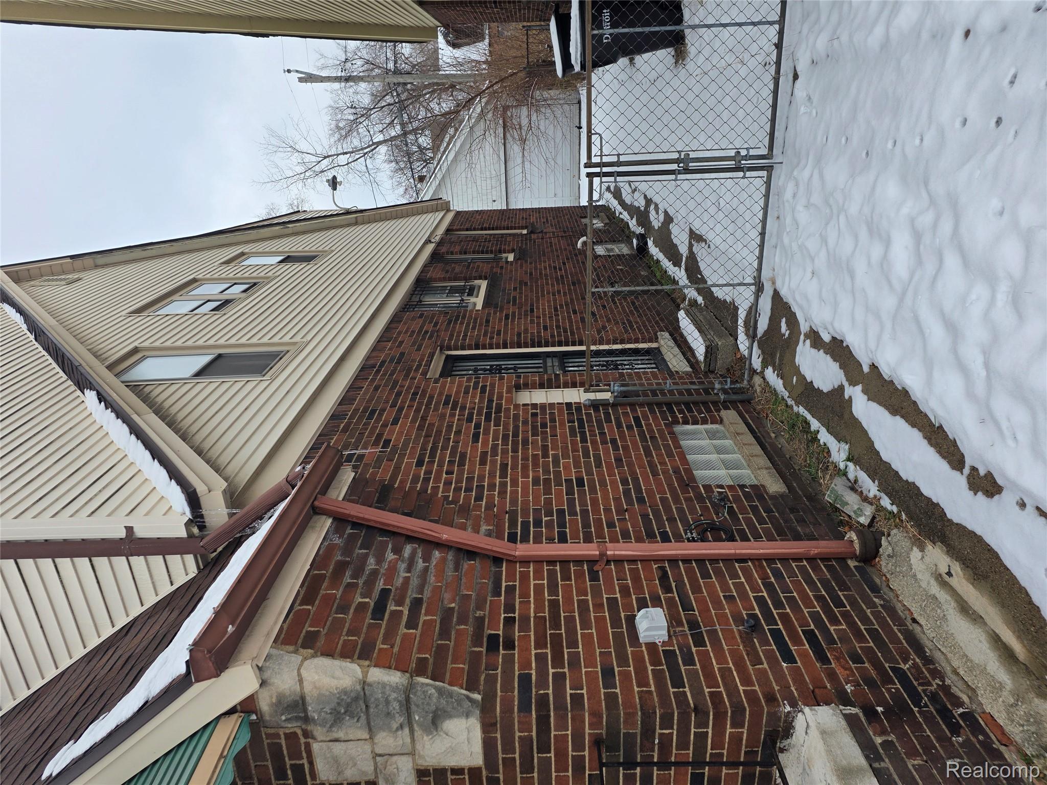 15736 Ohio Street Property Photo 2