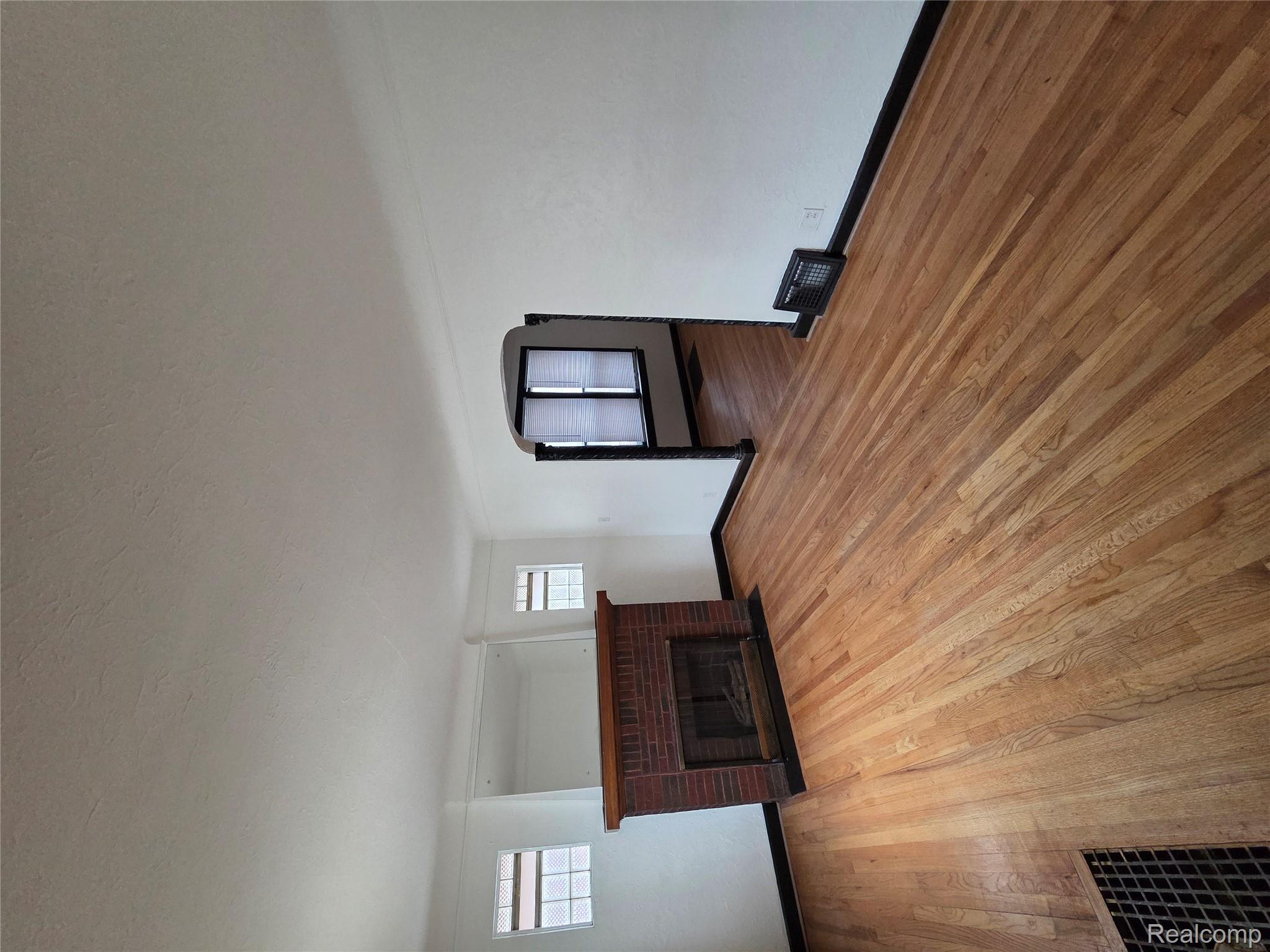 15736 Ohio Street Property Photo 4
