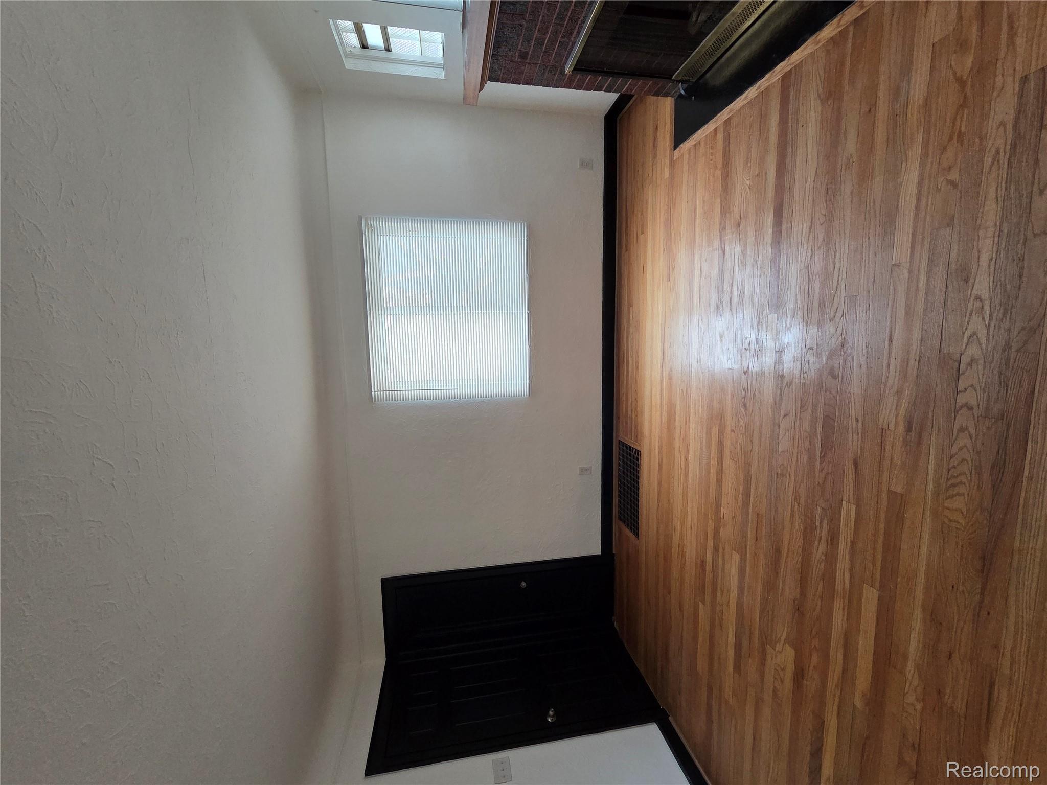 15736 Ohio Street Property Photo 5