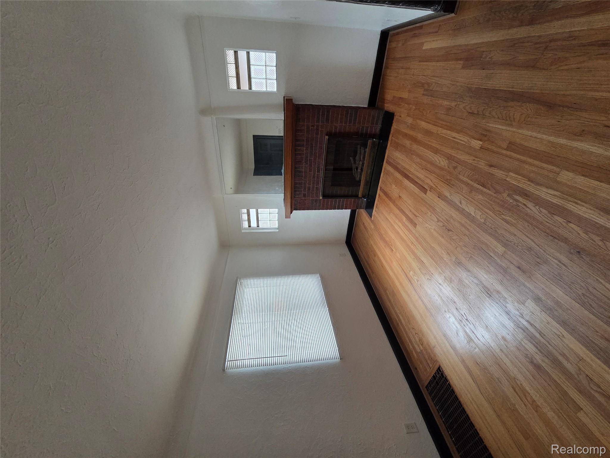 15736 Ohio Street Property Photo 6