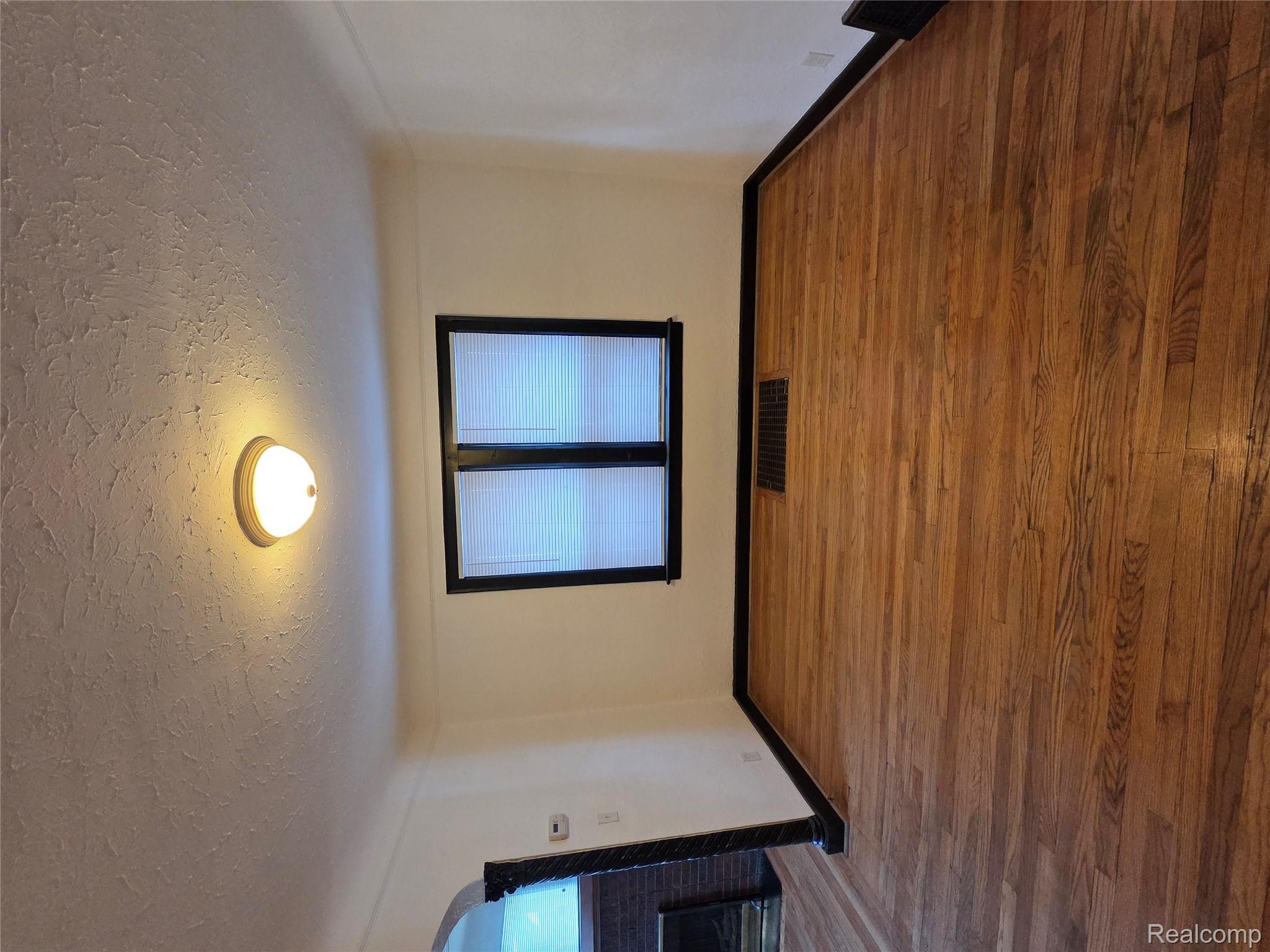 15736 Ohio Street Property Photo 8