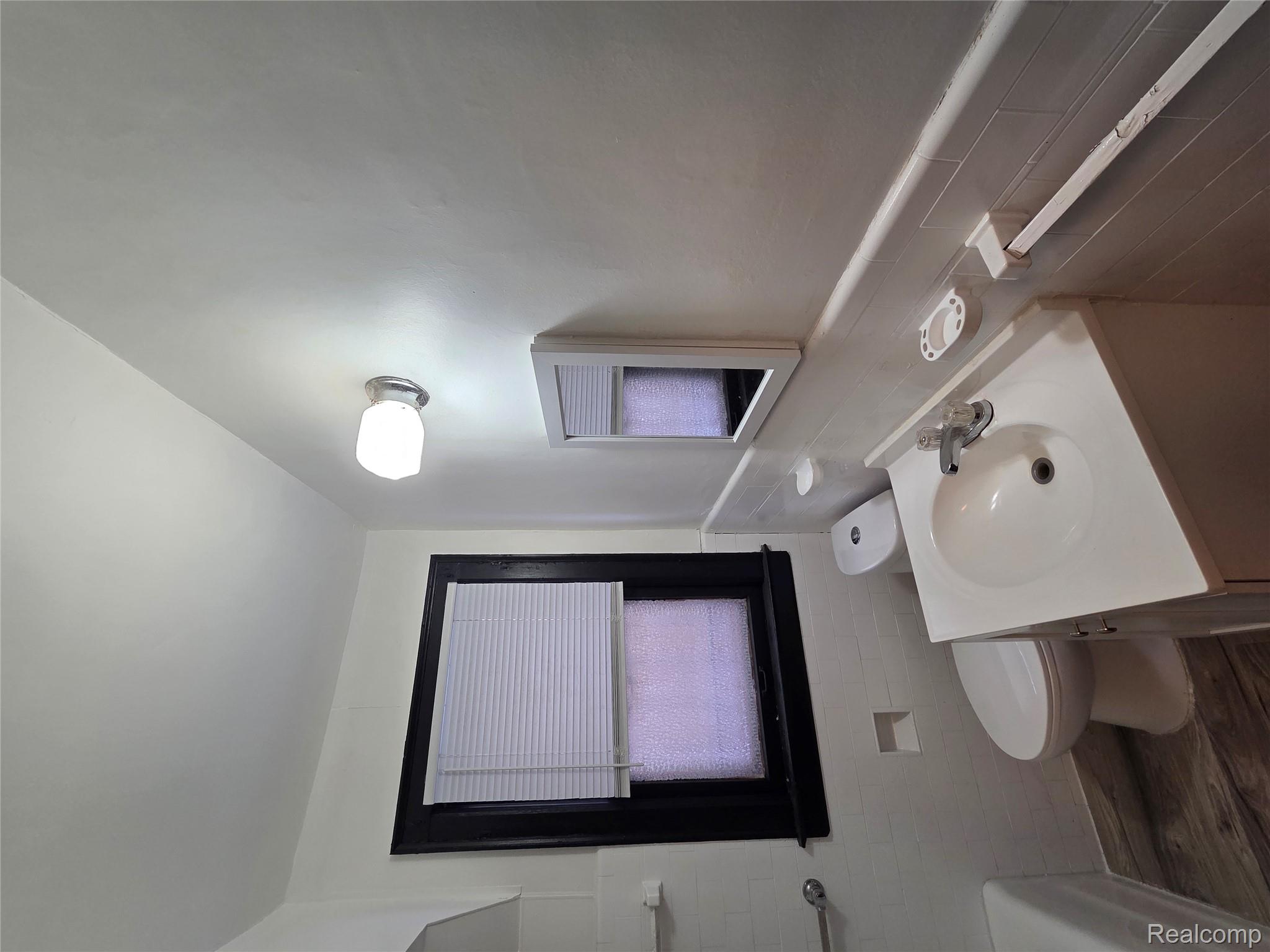15736 Ohio Street Property Photo 19