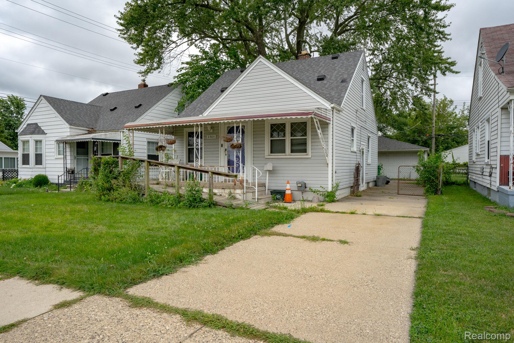 23011 Normandy Avenue Property Photo 2