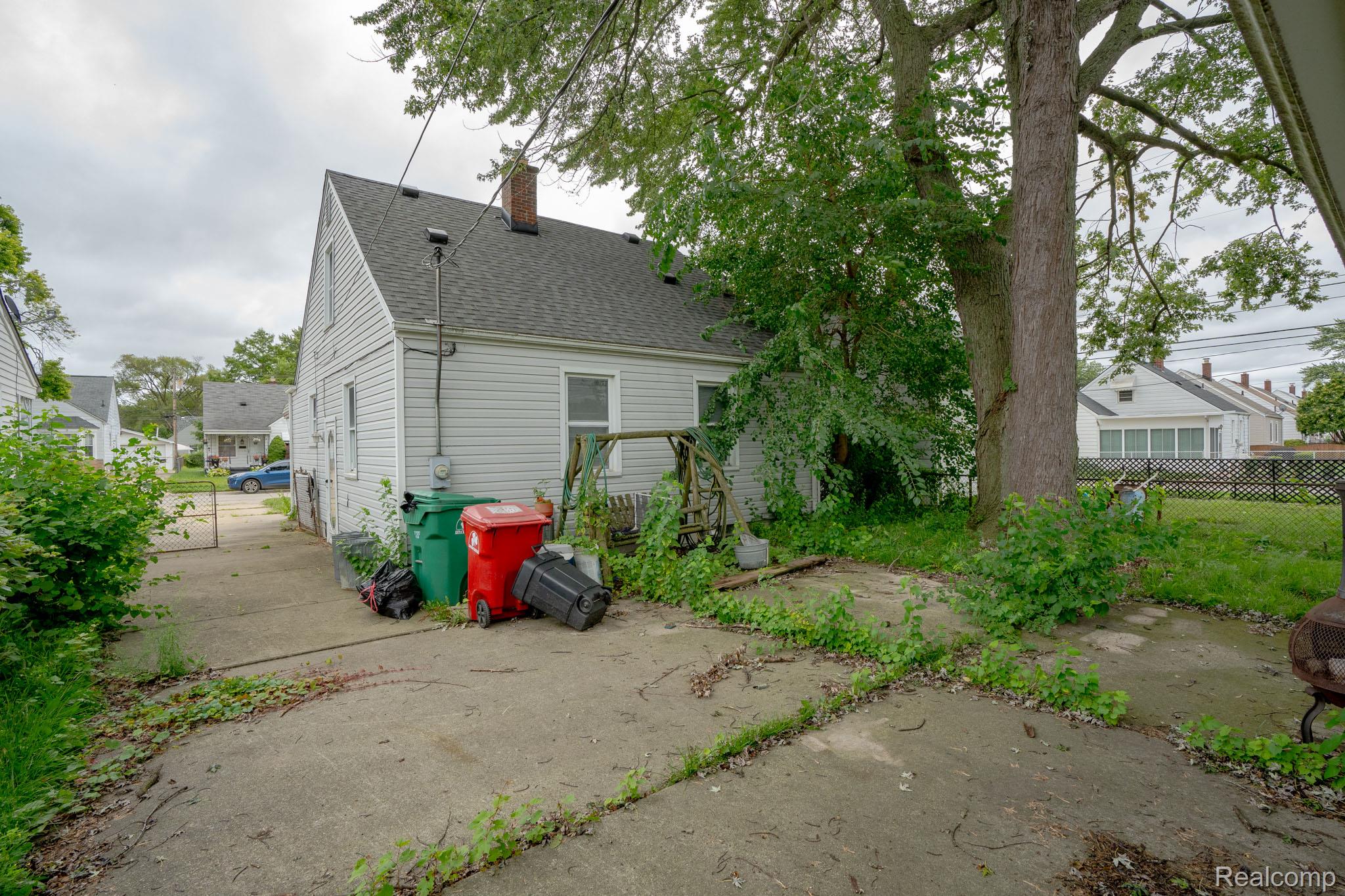 23011 Normandy Avenue Property Photo 24