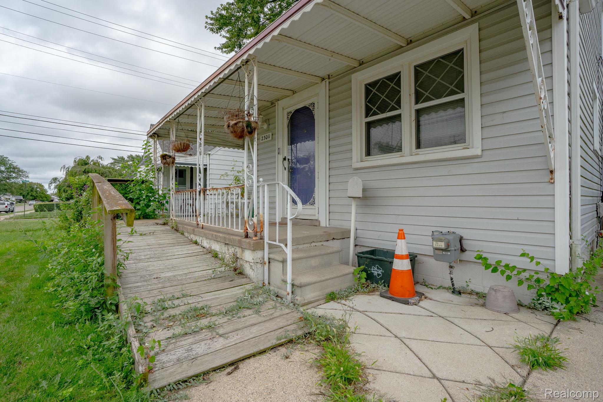 23011 Normandy Avenue Property Photo 26