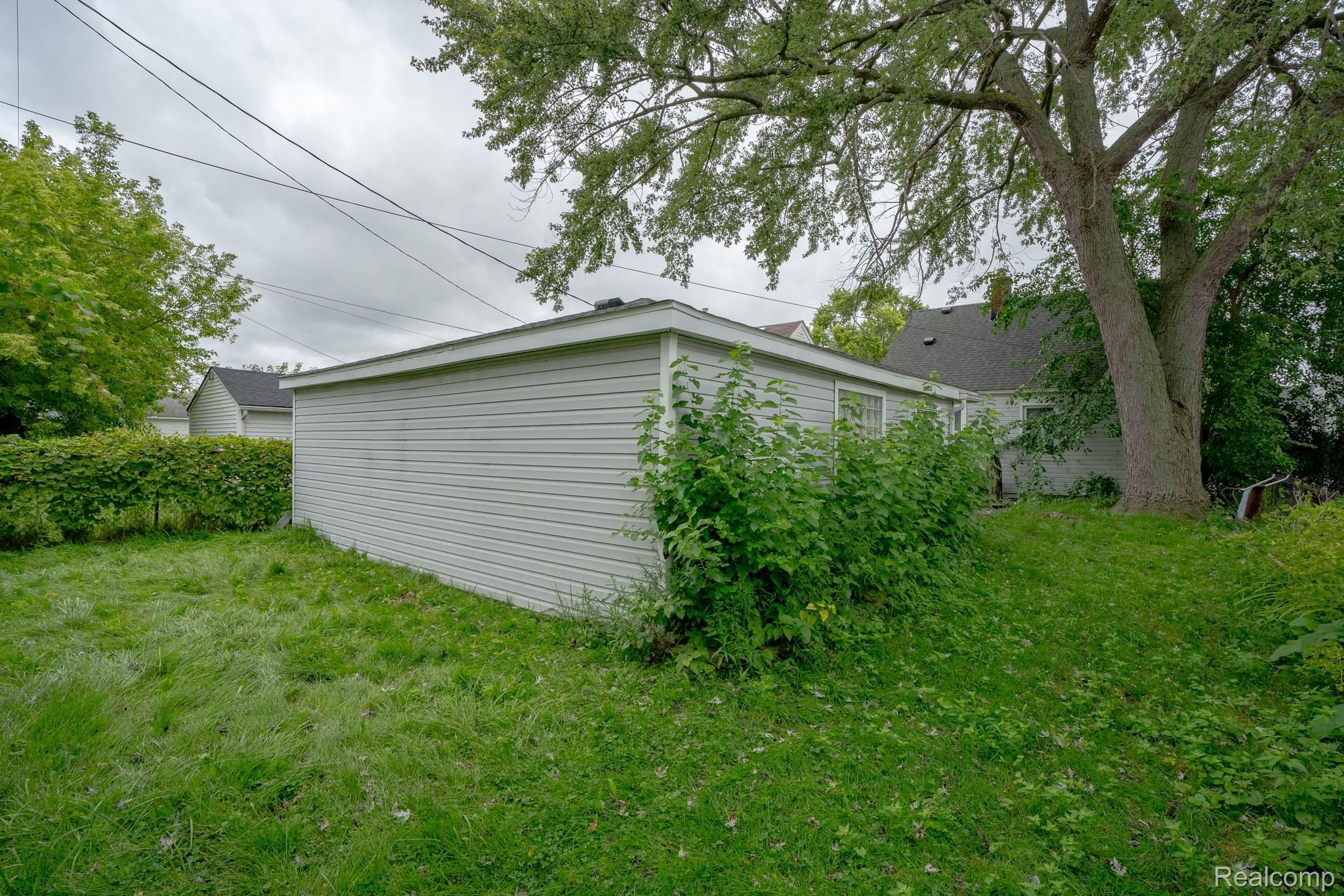 23011 Normandy Avenue Property Photo 27