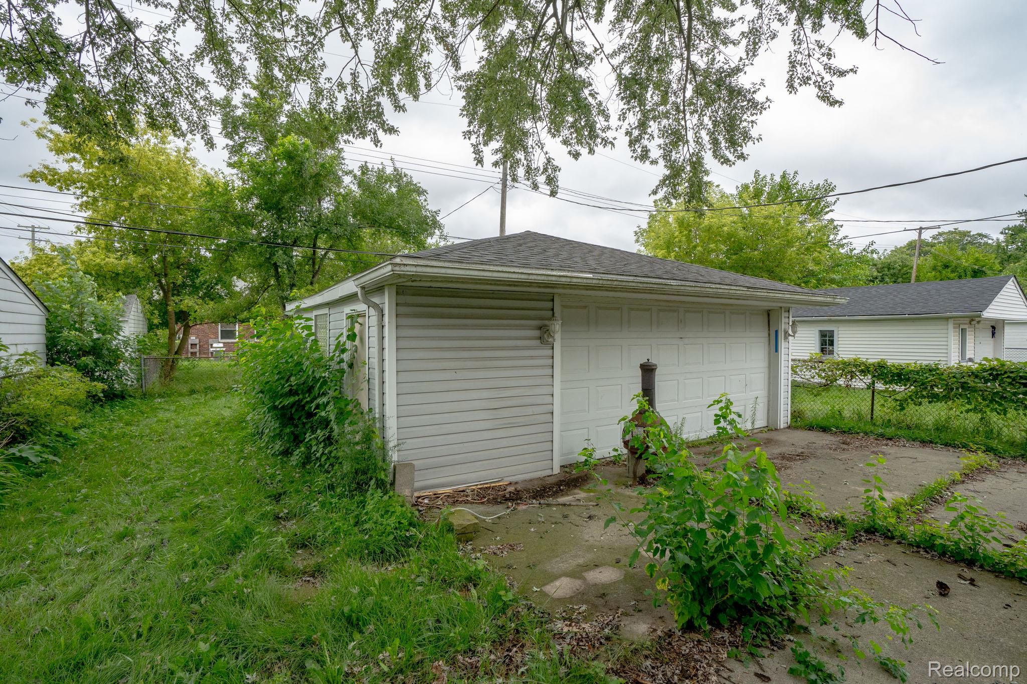 23011 Normandy Avenue Property Photo 28