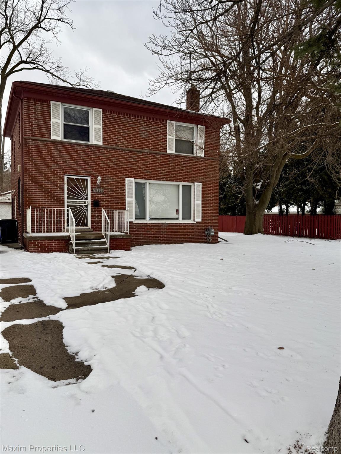 6240 W Outer Drive Property Photo 2