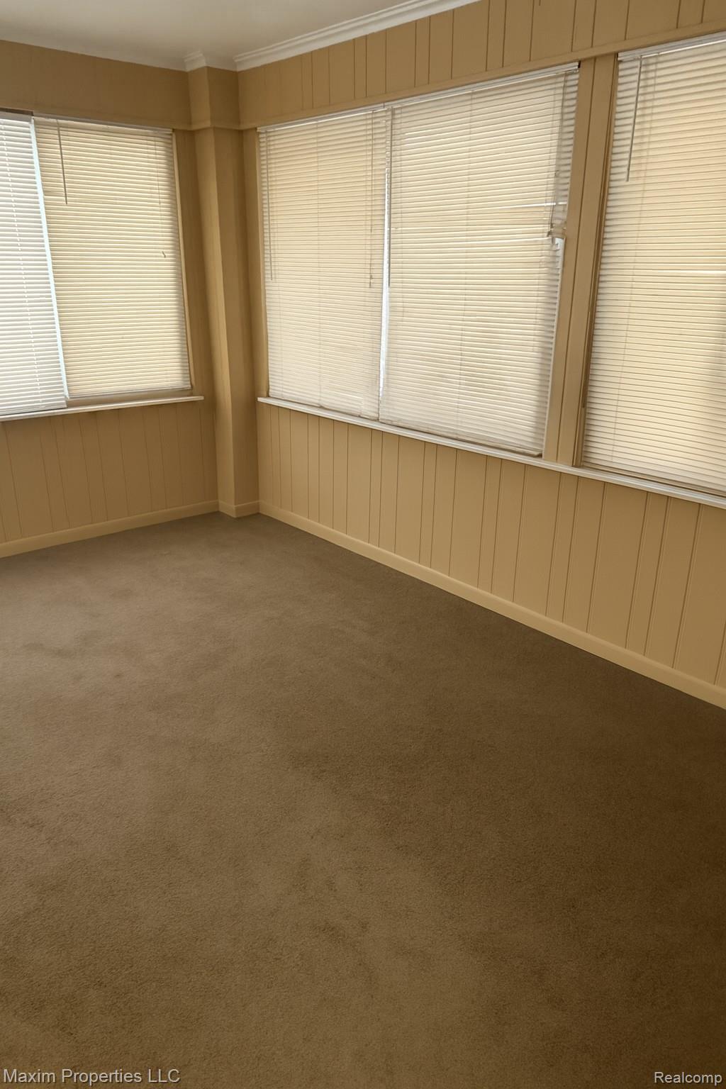 6240 W Outer Drive Property Photo 11