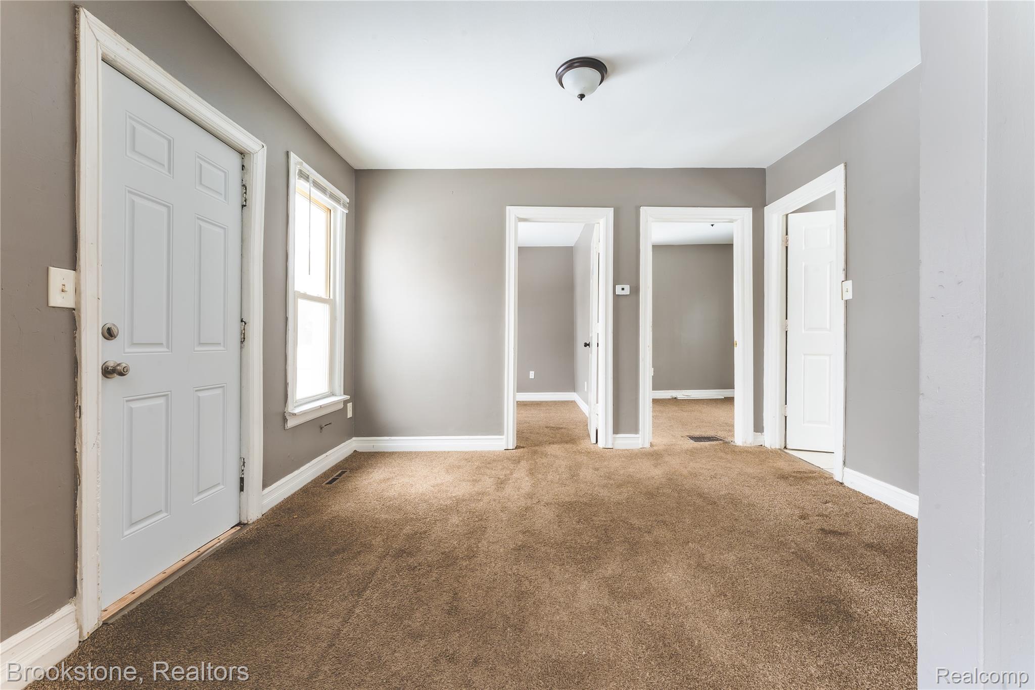 744 Saint Clair Street Property Photo 6